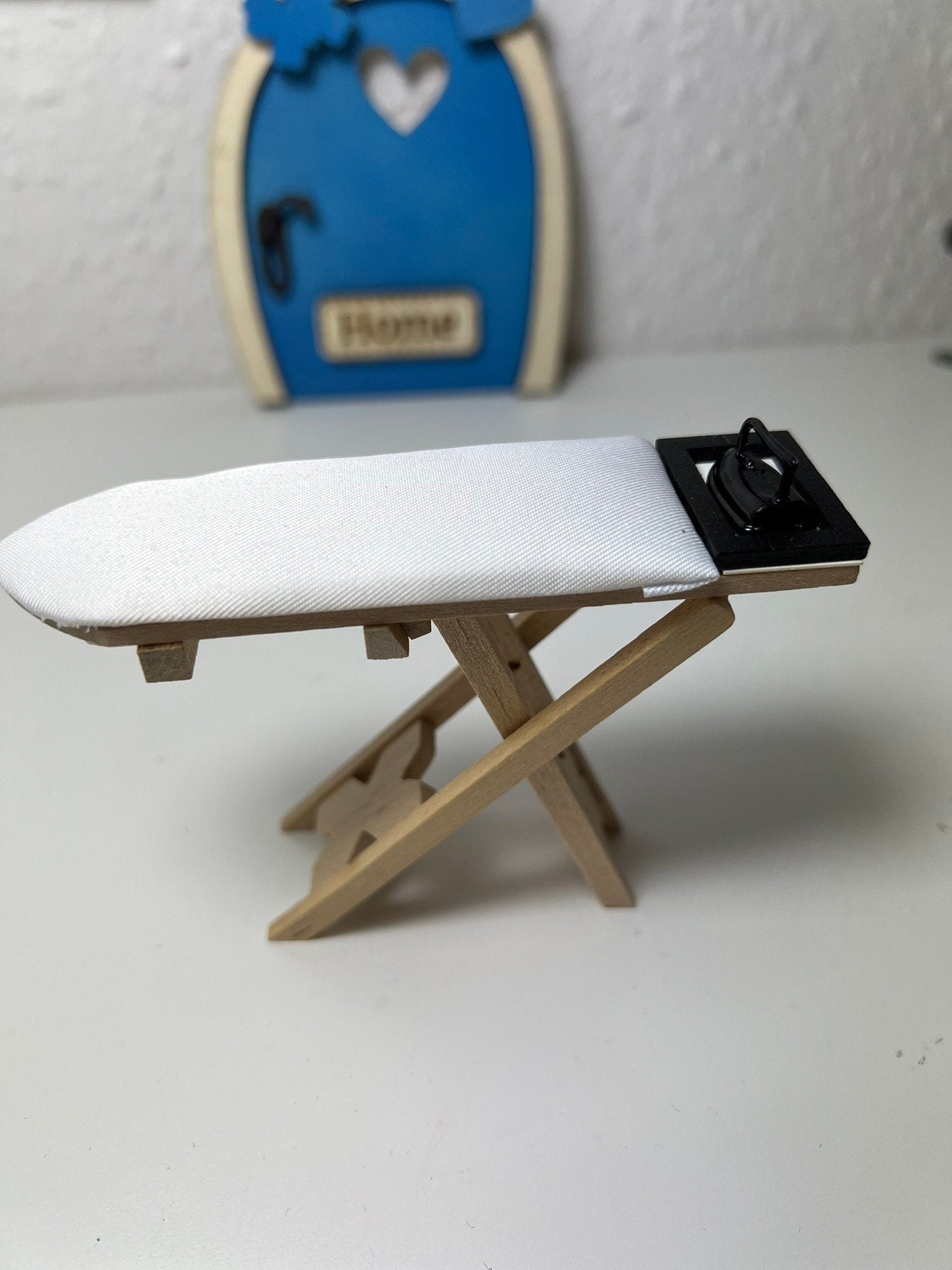 Bügelbrett mit Bügeleisen für Wichteltüre Miniatur