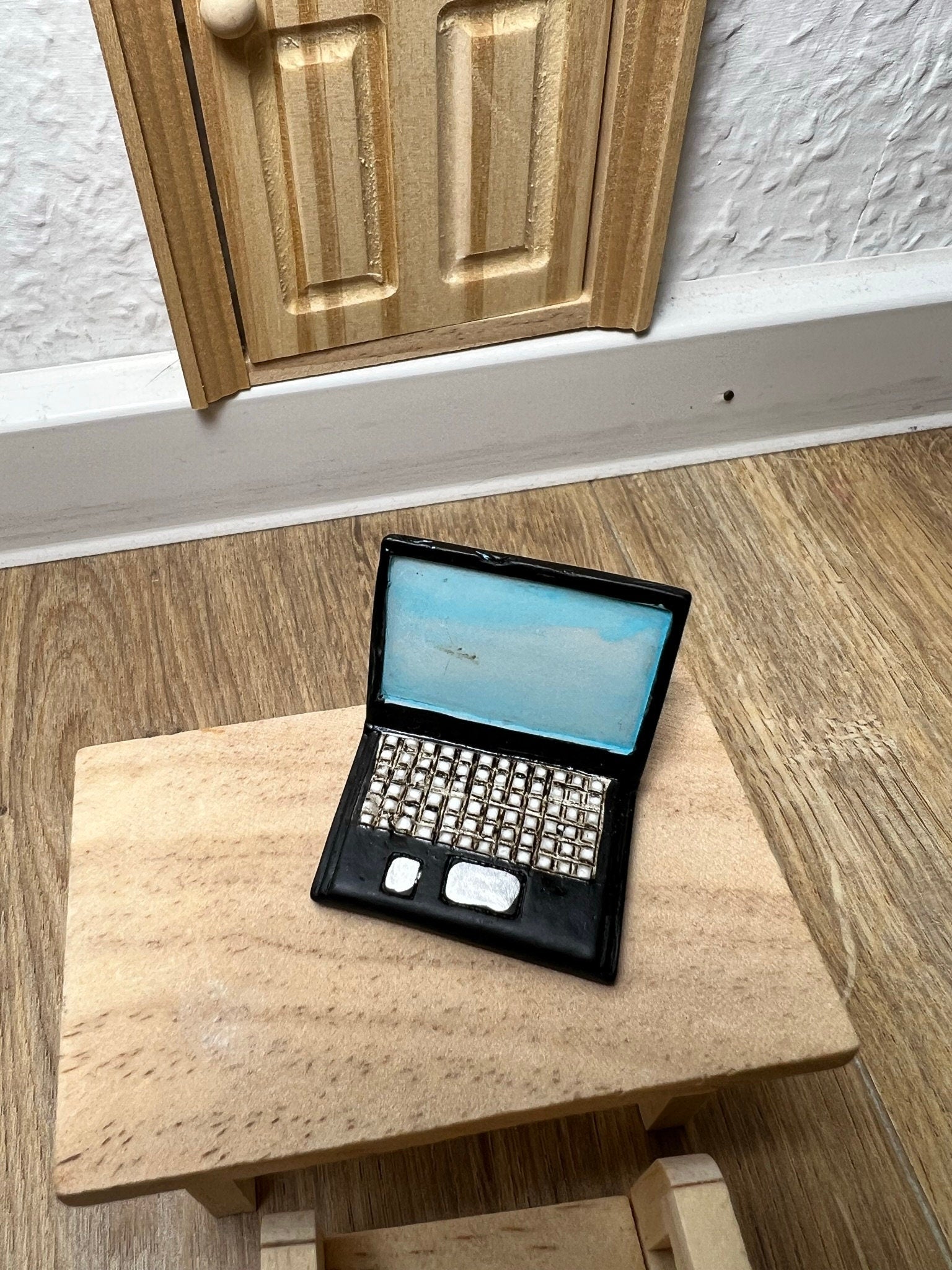 Wichtel Zubehör Laptop Computer in Minitaturgröße ca. 4 cm Büro
