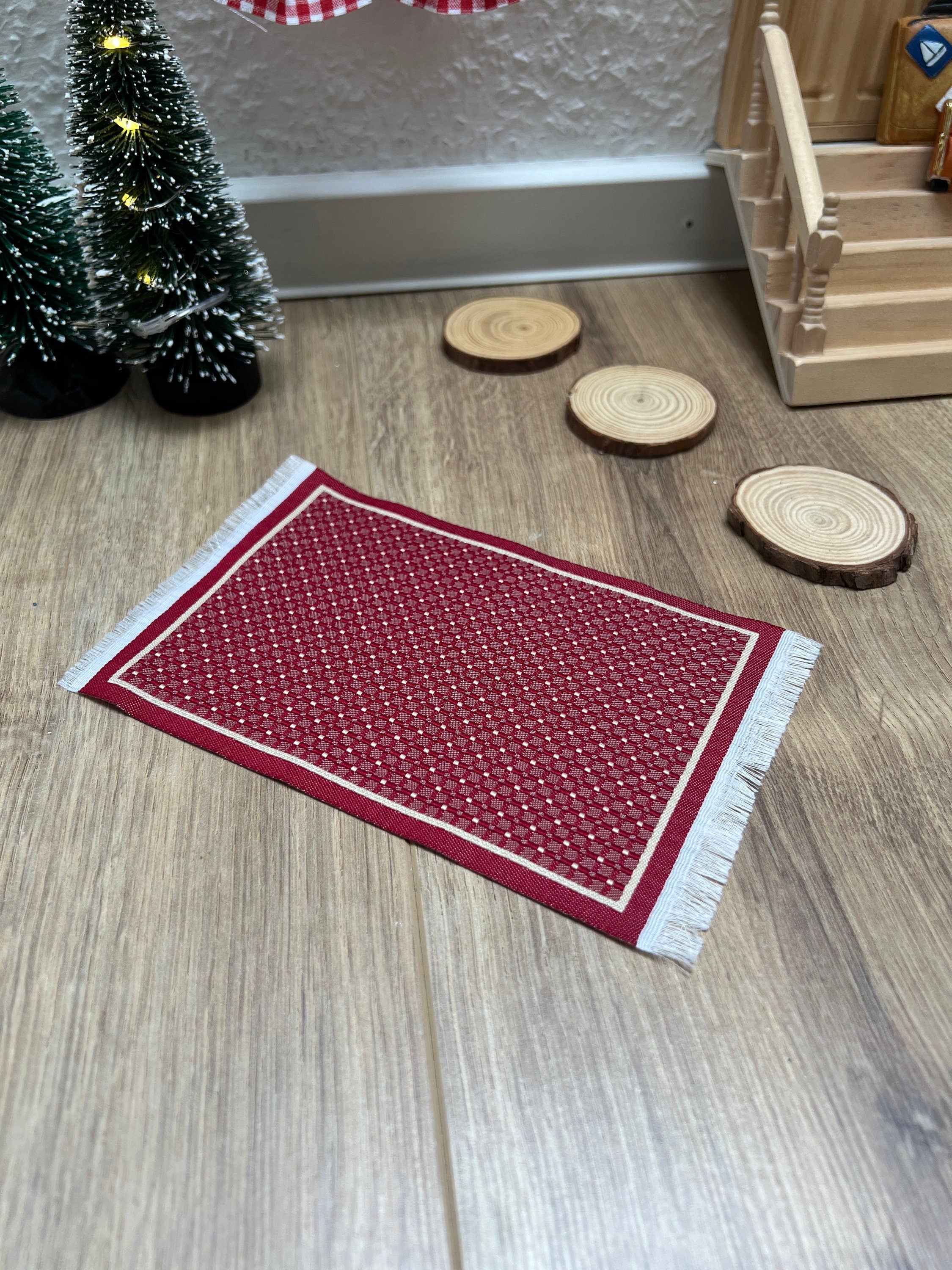 Wichtel Teppich in Rot mit Fransen Wohnzimmer Miniatur Maße: ca. 10 x 15 cm