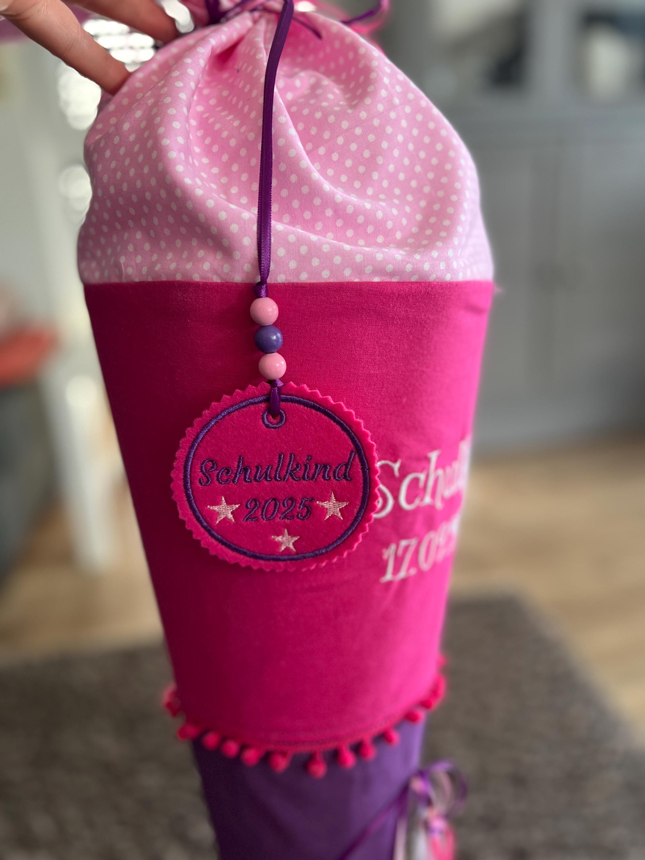 Personalisierter Anhänger für Schultüte | hochwertig bestickt | zum Befestigen an der Schultüte Einschulung 2025 Schulranzen Tornister