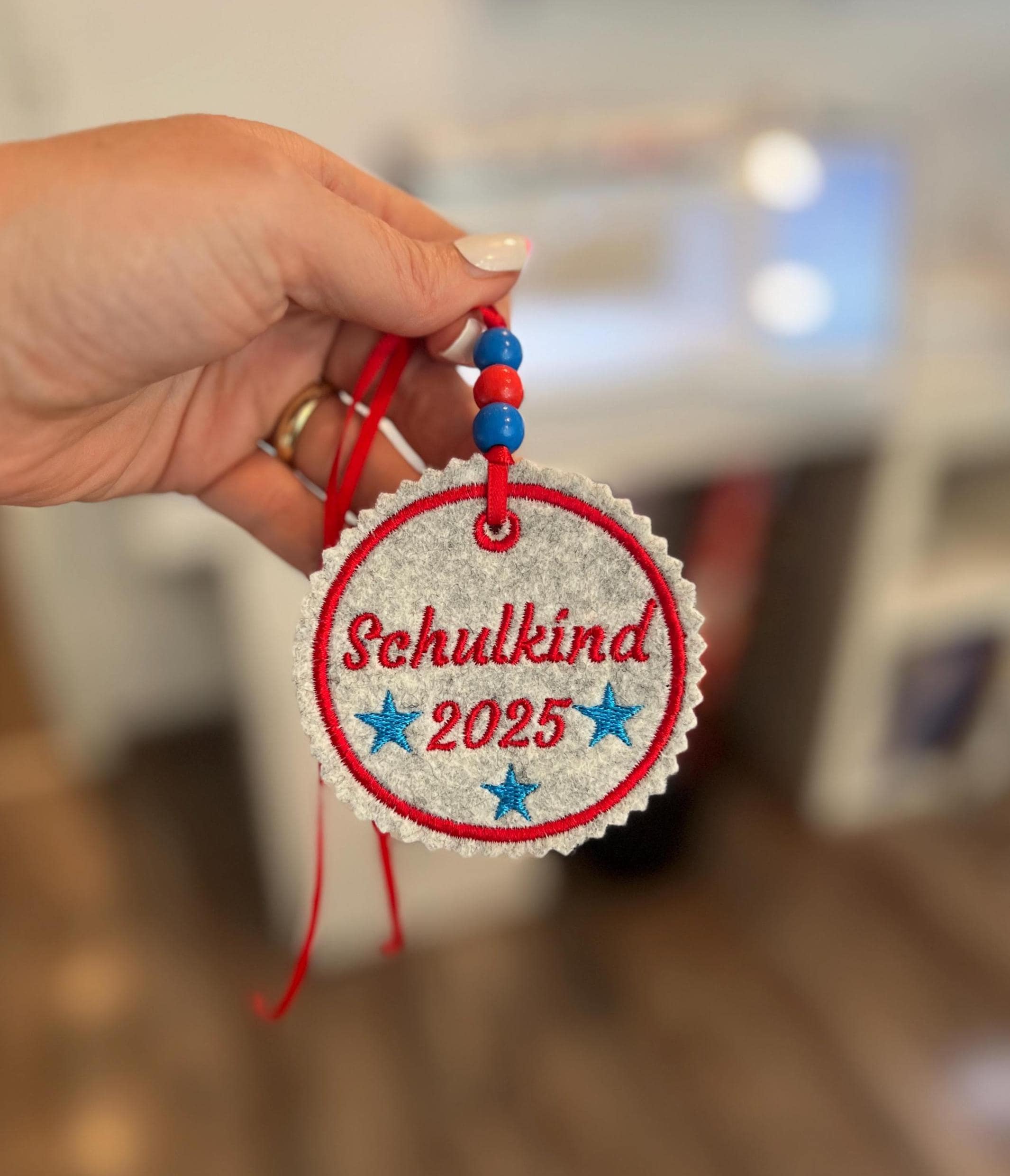 Personalisierter Anhänger für Schultüte | hochwertig bestickt | zum Befestigen an der Schultüte Einschulung 2025 Schulranzen Tornister