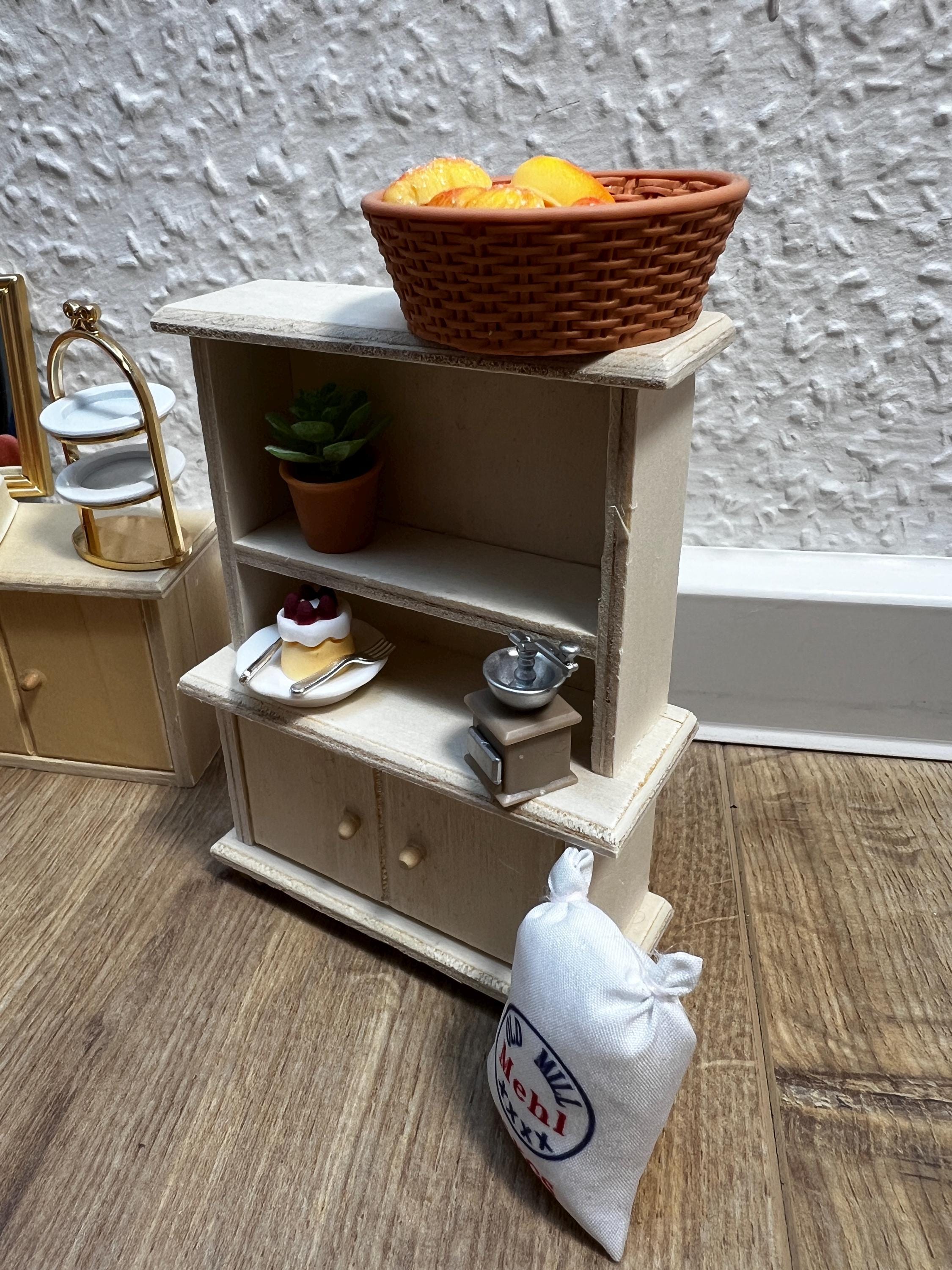 Wichtel Küche Zubehör Weinflasche Gläser Eier Kaffeemühle Torte Teller Besteck Gabel Messer Sideboard Schrank Tisch Bank Stuhl