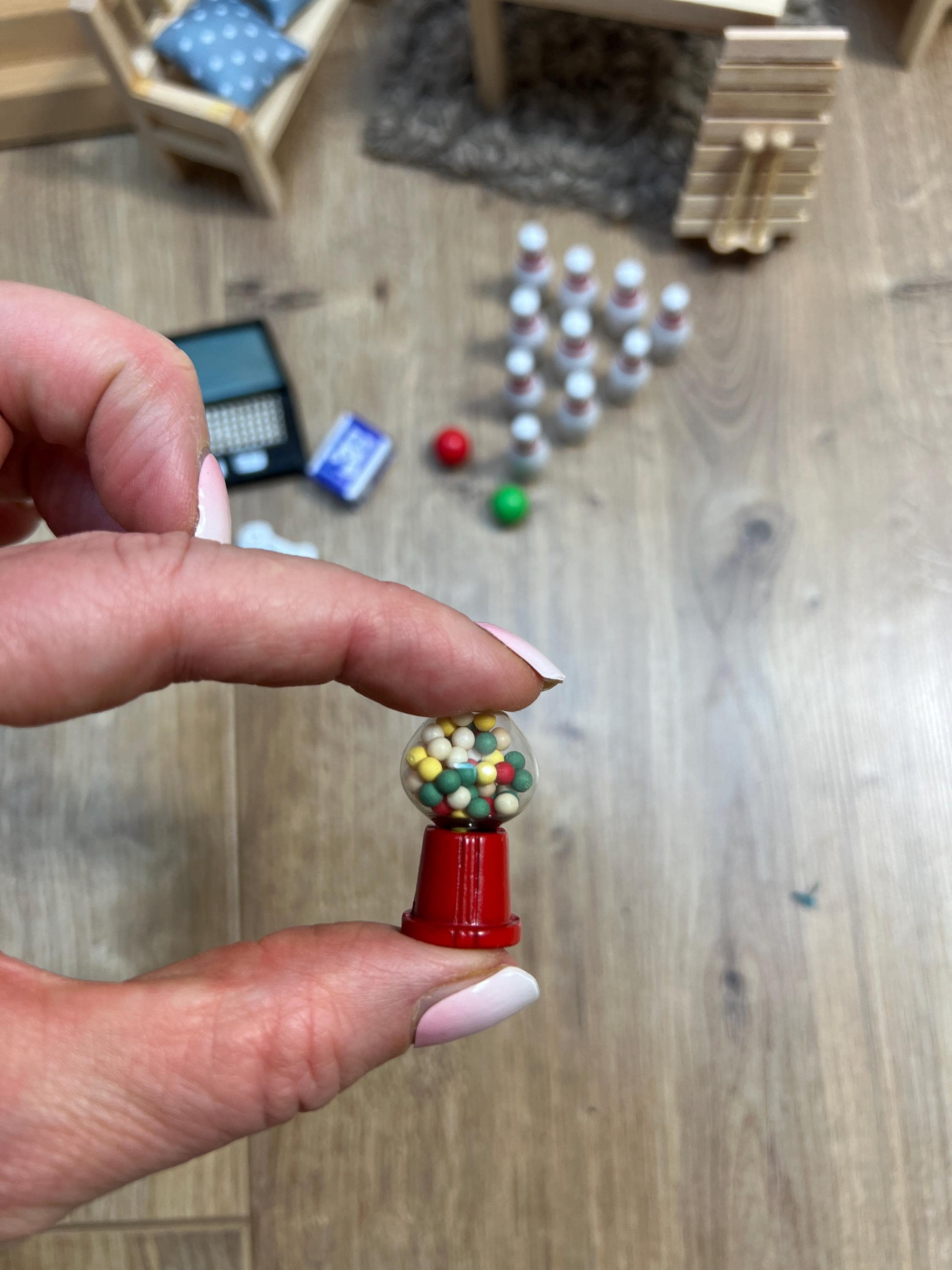 Wichtel Spielezimmer Miniatur Controller Laptop Handy Dart Kartenspiel Mau Mau Kaugummi Kegel