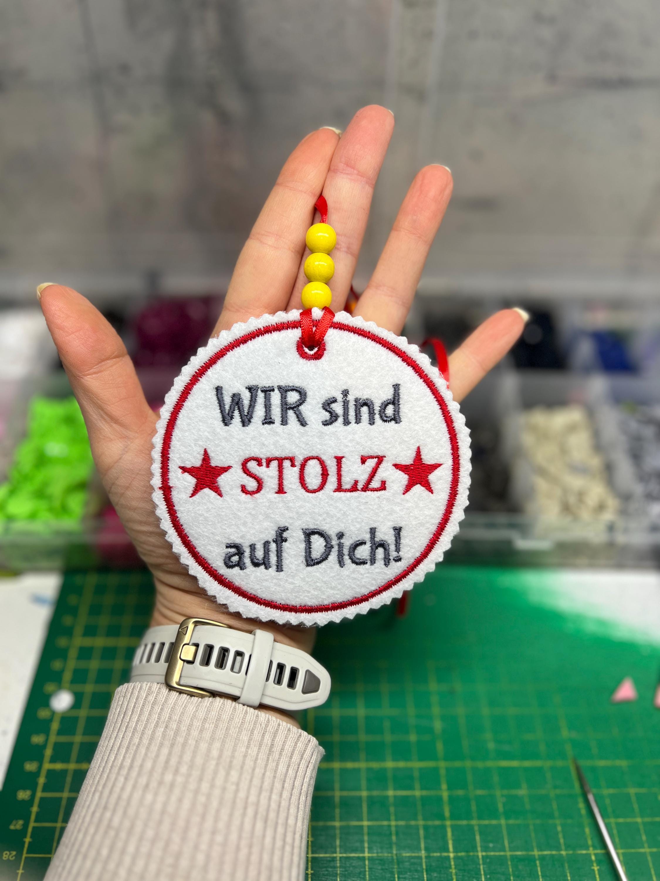 Personalisierter Anhänger für Schultüte | hochwertig bestickt | Geschenk Einschulung 2026