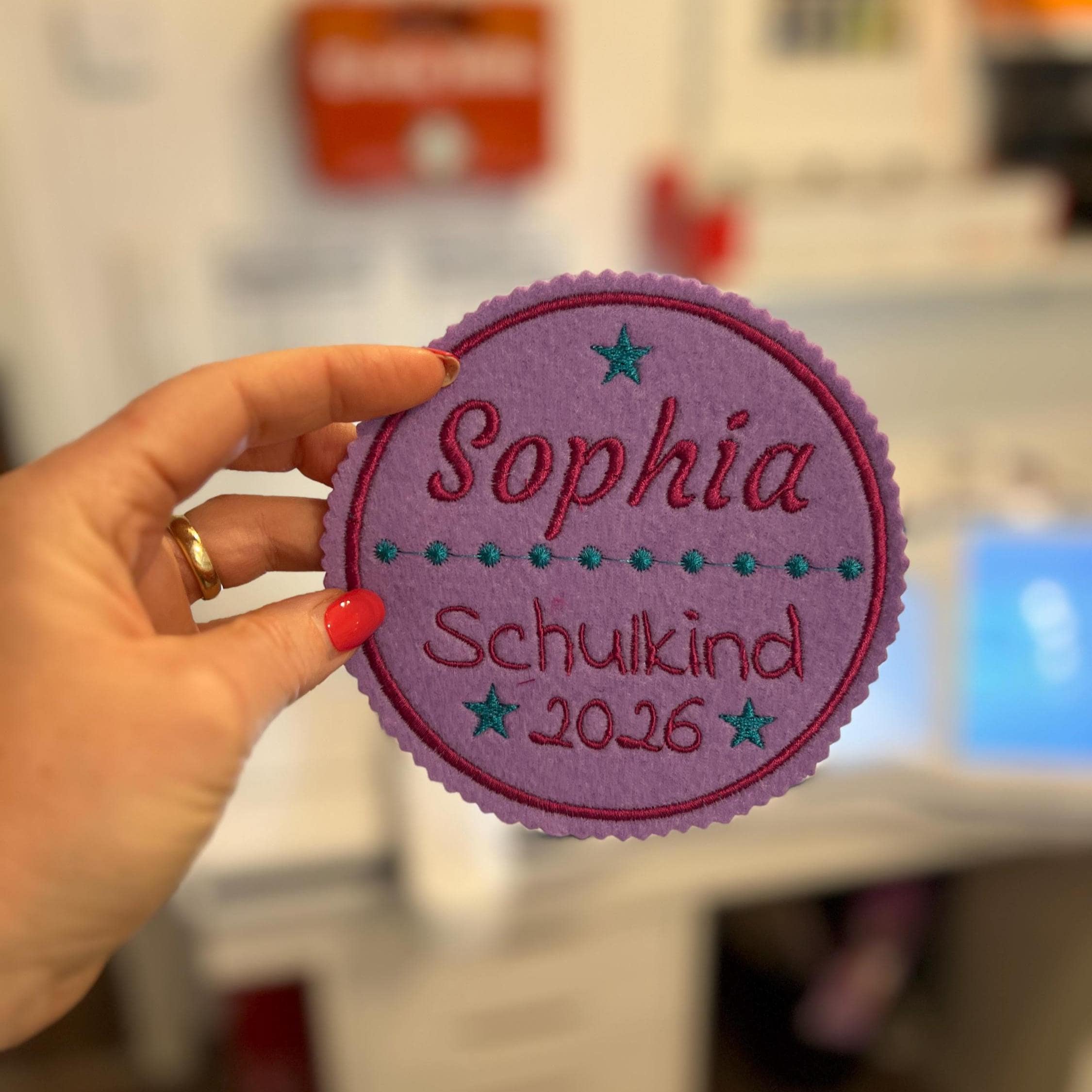 Aufnäher für Schultüte aus Filz mit Name personalisiert und Schulkind 2026 hochwertig bestickt und in vielen Farben möglich