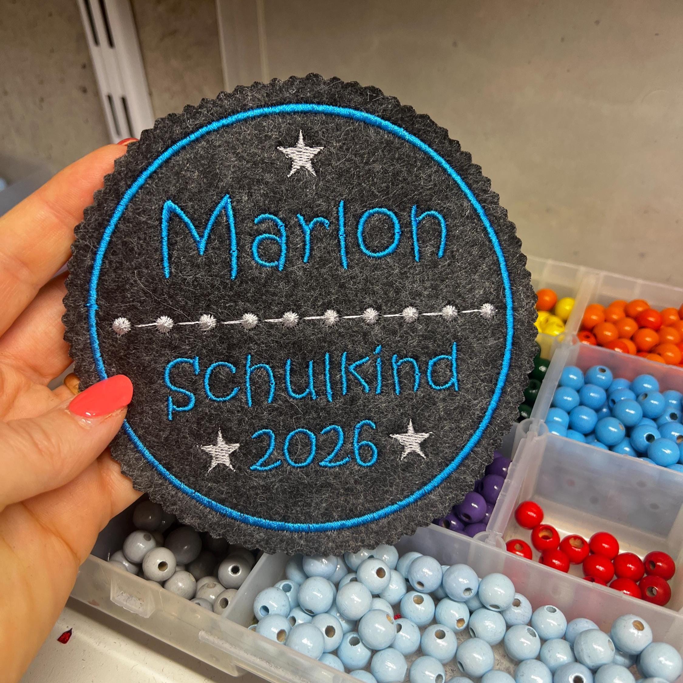 Applikation für Schultüte aus Filz mit Name personalisiert und Schulkind 2026 hochwertig bestickt und in vielen Farben möglich