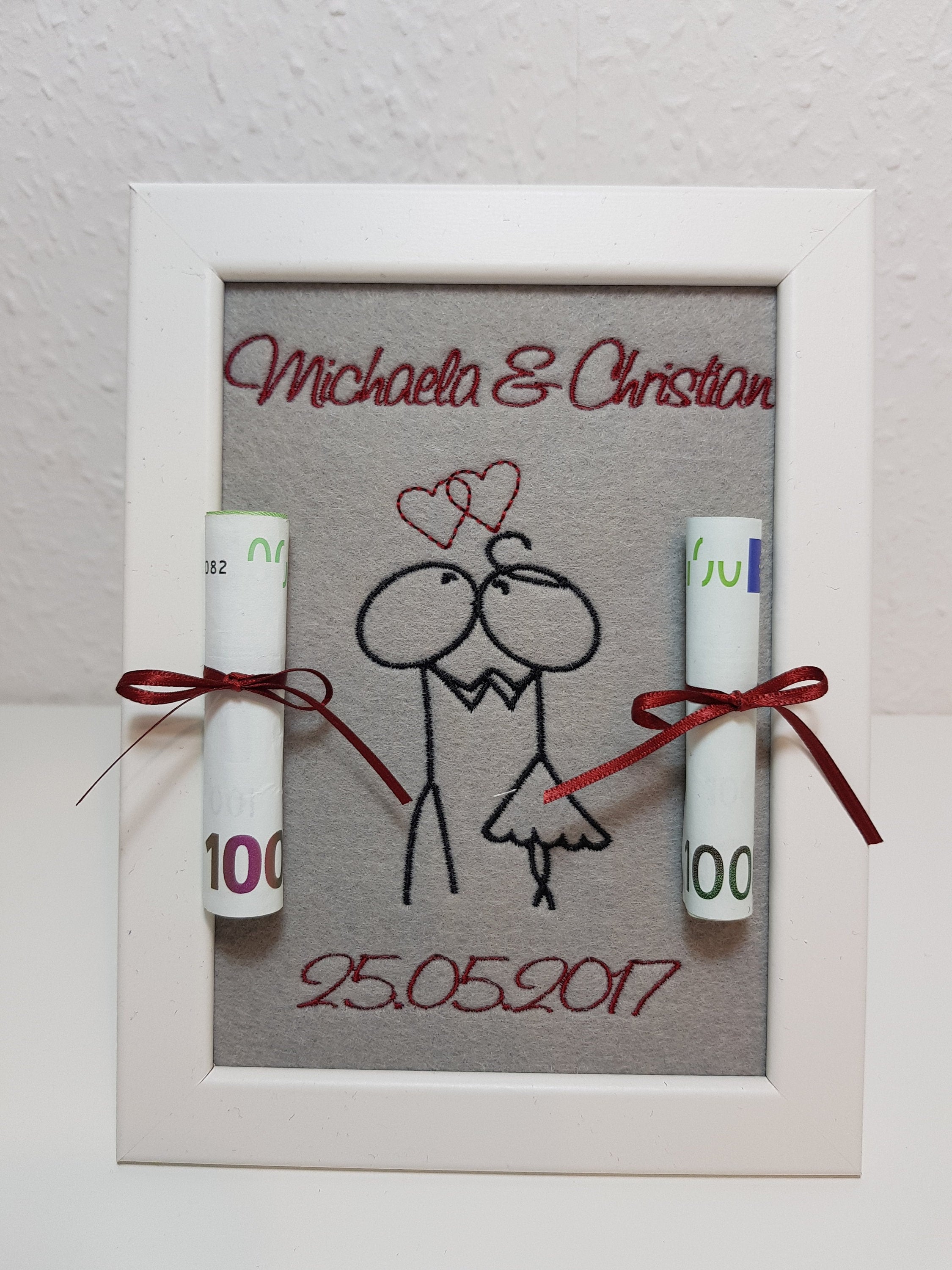 Geldgeschenk im Bilderrahmen Hochzeit - individuell bestickt inkl. Bilderrahmen 16 x 21 cm - nach Wunsch gestalten