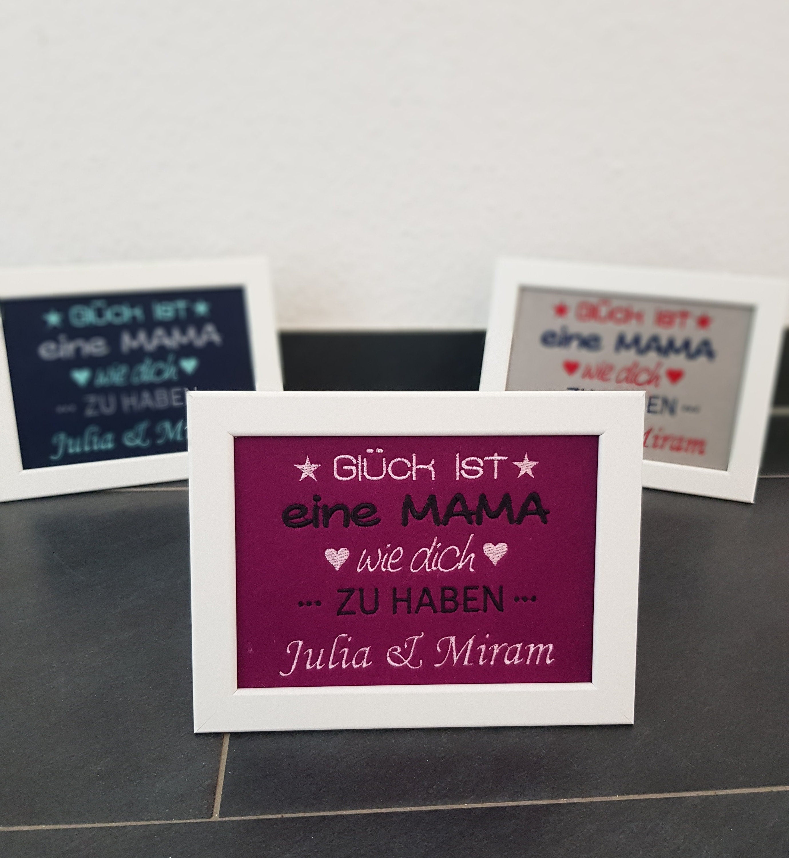 Geschenk zum Muttertag Bilderrahmen bestickt mit Spruch und persönlicher Widmung - selbst gestalten