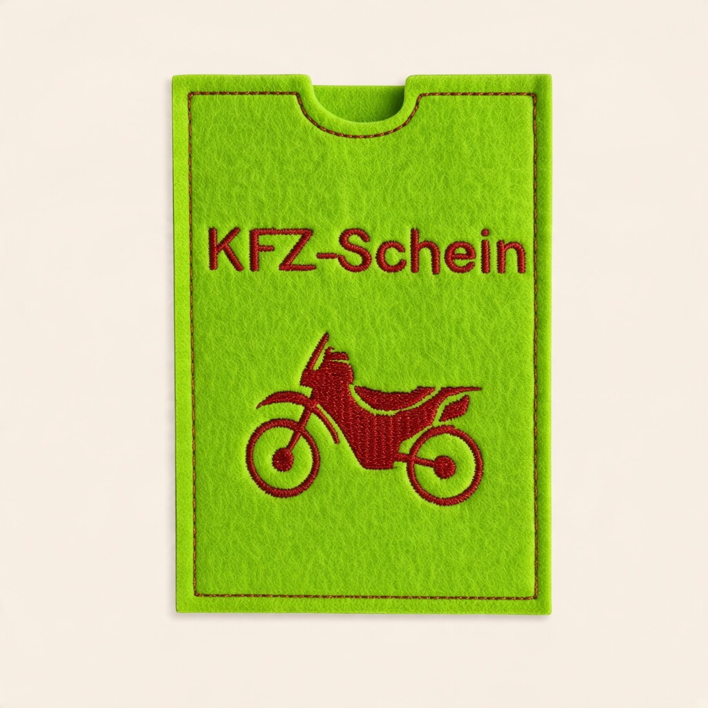 Fahrzeugscheinhülle aus hellgrünem Filz mit rot gesticktem Schriftzug KFZ-Schein und Motorrad