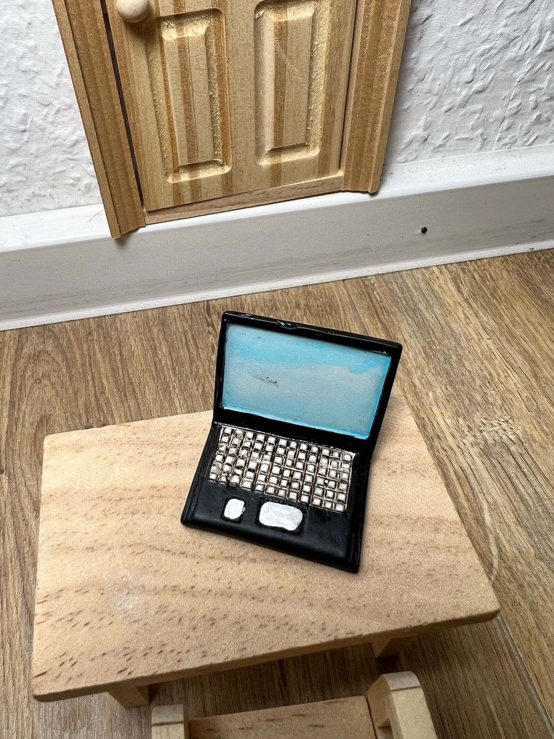 Wichtel Zubehör Laptop Computer in Minitaturgröße ca. 4 cm Büro