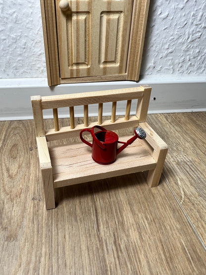 Wichtel Gießkanne in Rot Miniatur