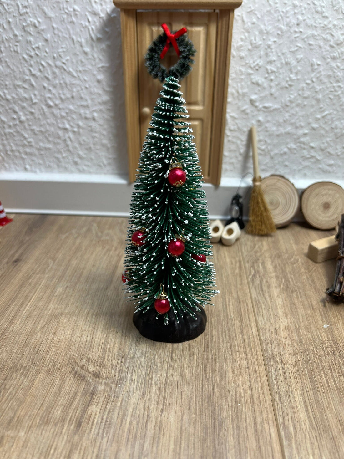 Wichtel Zubehör Christbaumkugeln in Rot 10 Stück Miniatur rote Christaumkugel Weihnachtsbaum Deko Größe 1 cm