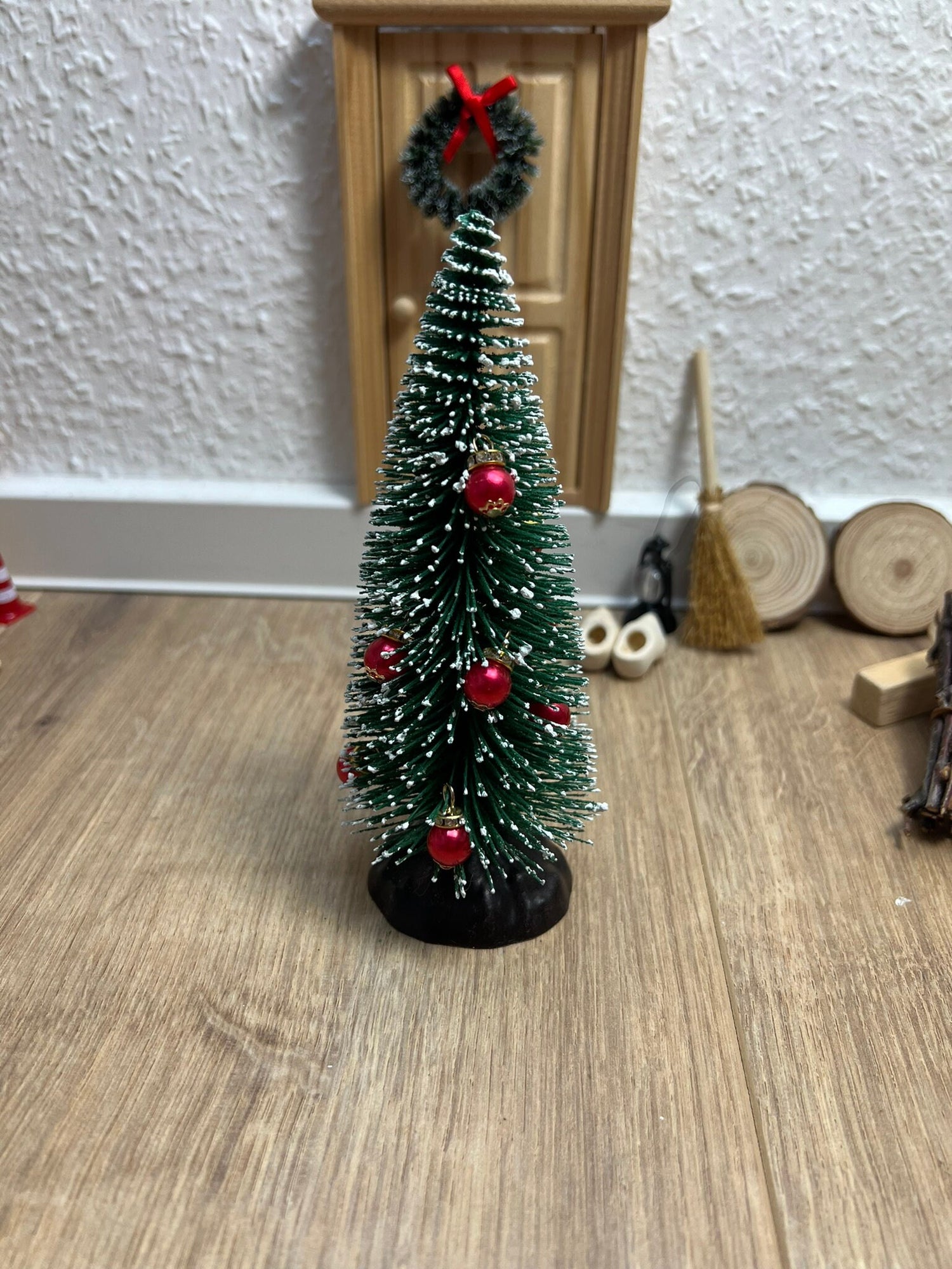 Wichtel Zubehör Christbaumkugeln in Rot 10 Stück Miniatur rote Christaumkugel Weihnachtsbaum Deko Größe 1 cm