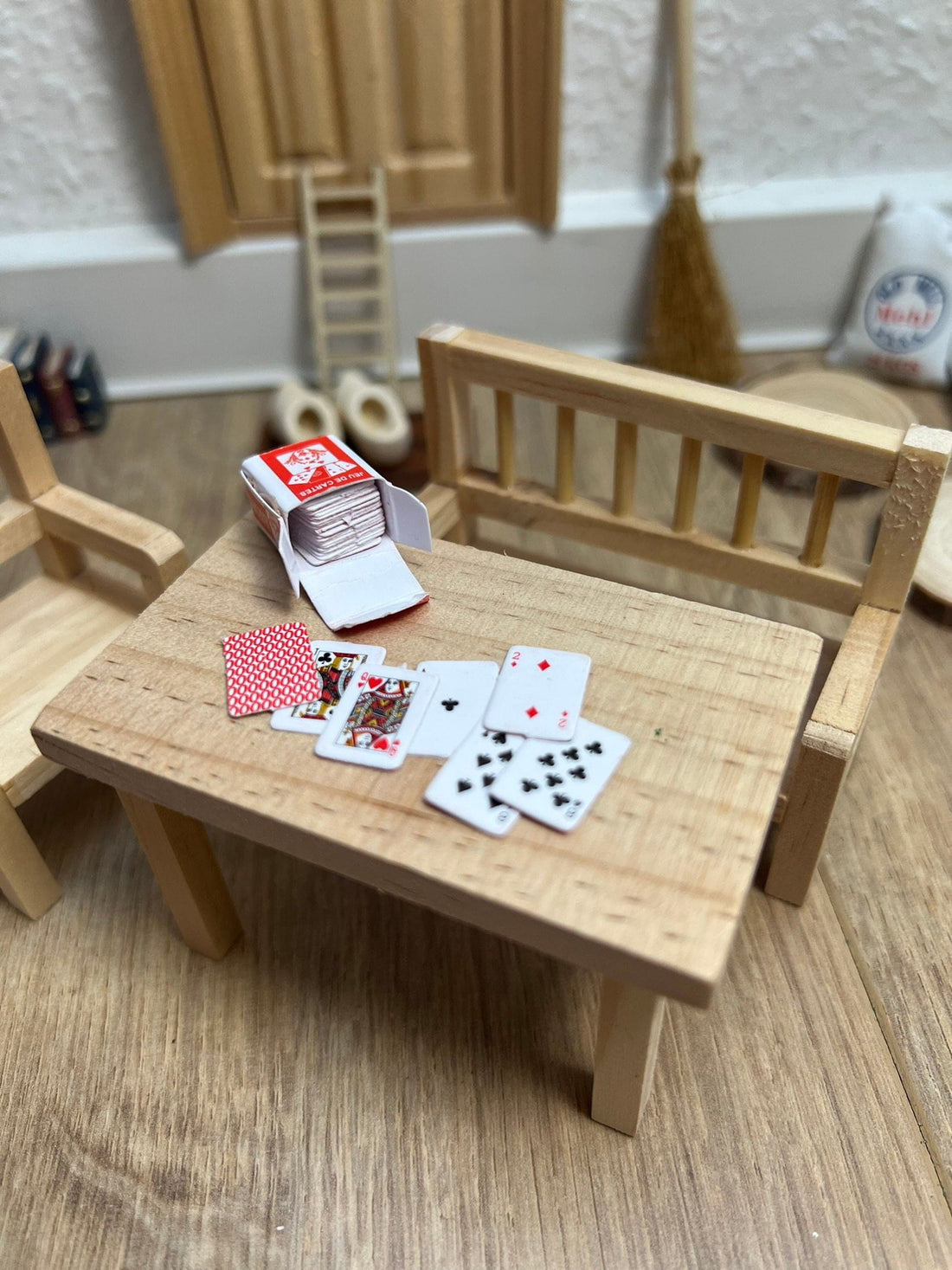 Wichtel Zubehör Miniatur Kartenset Spielkarten Mau Mau Poker in Schachtel ca. 25 Stück in der Größe ca. 1 cm x 1,4 cm