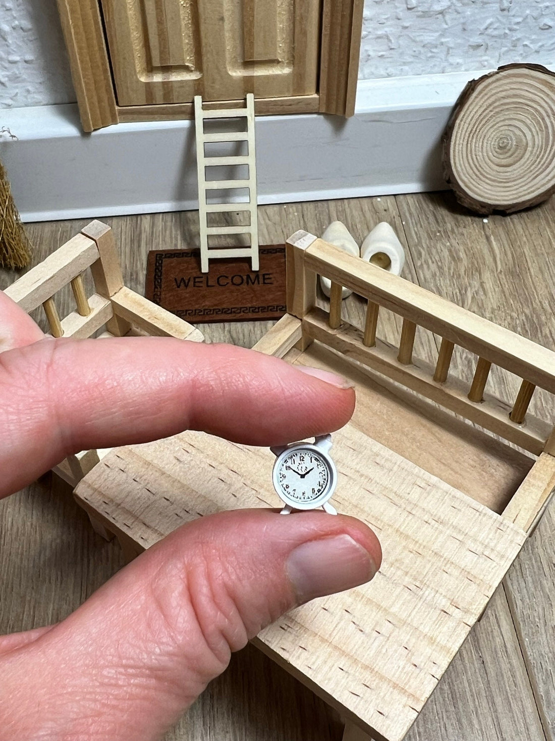 Wichtel Zubehör Wecker Uhr aus Metall ca. 1,5 cm groß Zubehör fürs Schlafzimmer