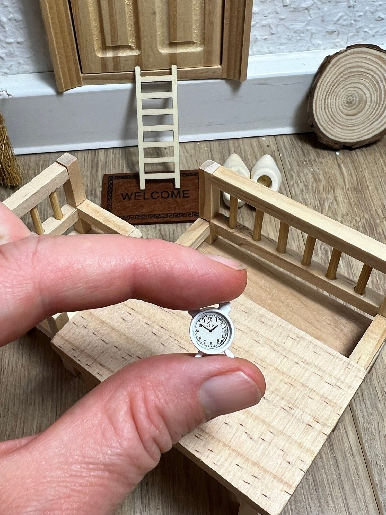 Wichtel Zubehör Wecker Uhr aus Metall ca. 1,5 cm groß Zubehör fürs Schlafzimmer