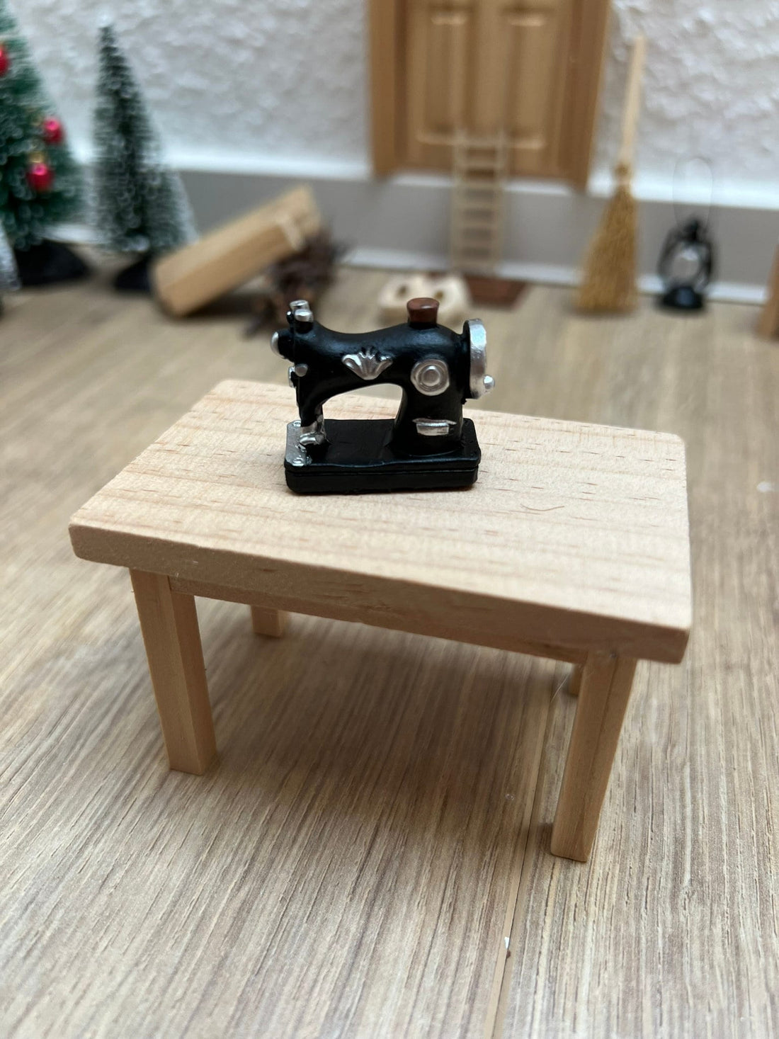 Wichtel Zubehör Nähmaschine Miniatur ca. 3 cm Handarbeit Zubehör Nähen