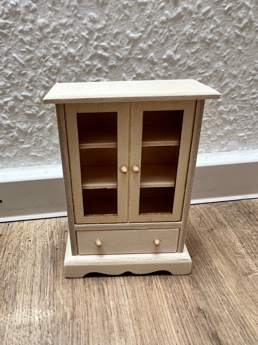 Wichtel Schrank in Miniaturgröße Größe 7,8x3,2x11,6 cm Holzschrank Küchenschrank Vitrine
