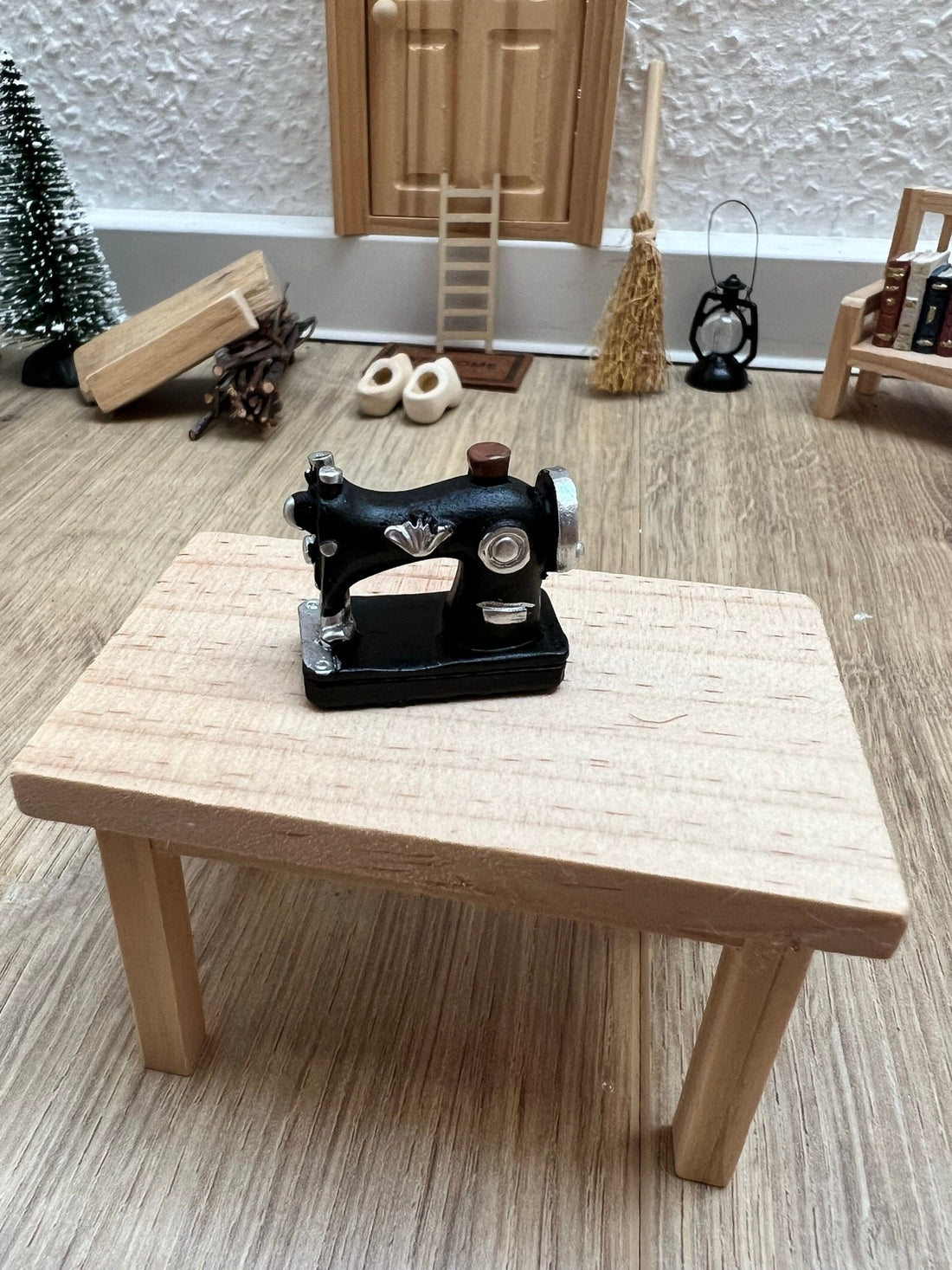 Wichtel Zubehör Nähmaschine Miniatur ca. 3 cm Handarbeit Zubehör Nähen