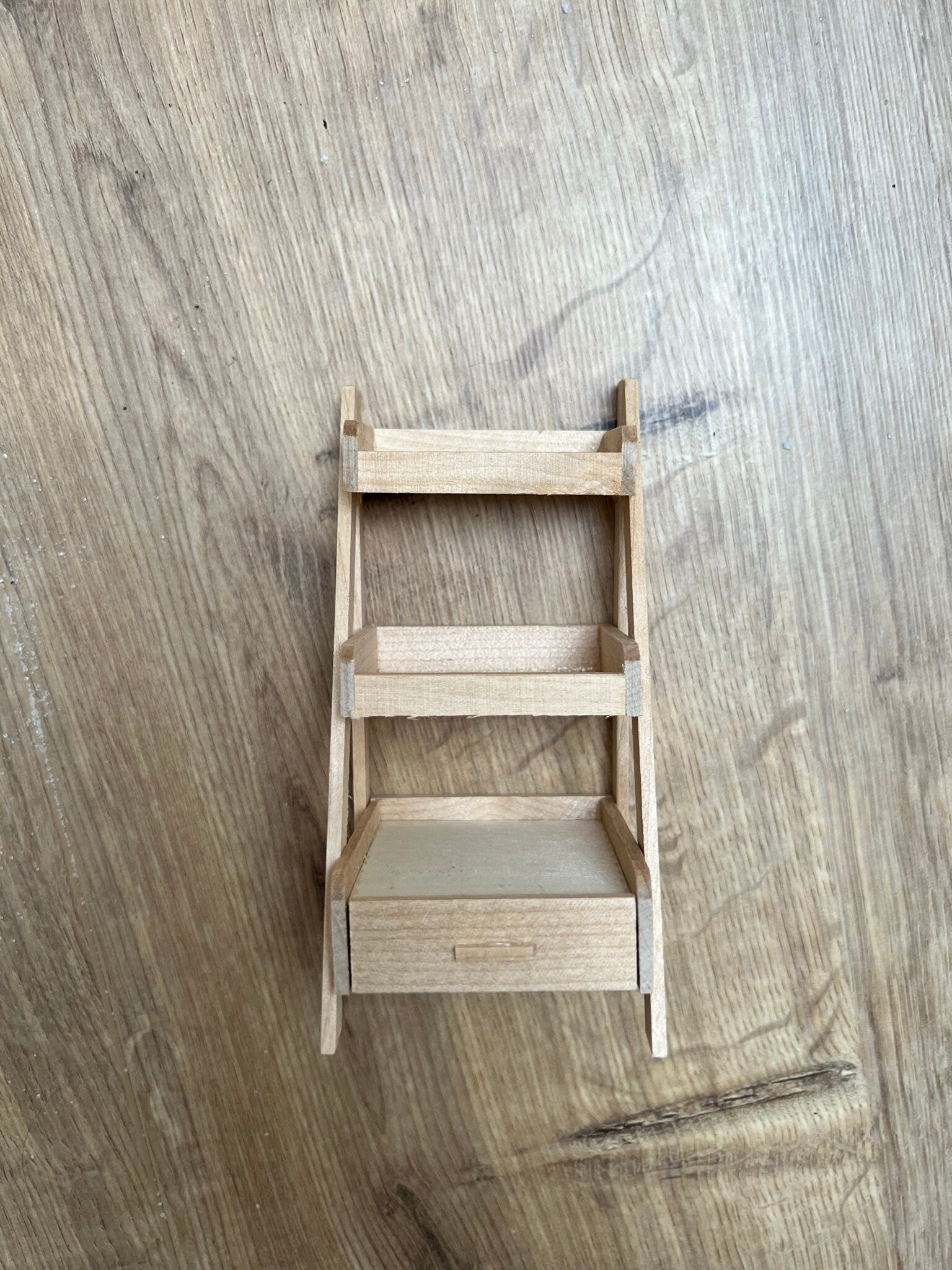 Wichtel Leiter Regal Miniatur Treppenregal Stufenregal aus Holz mit Schublade