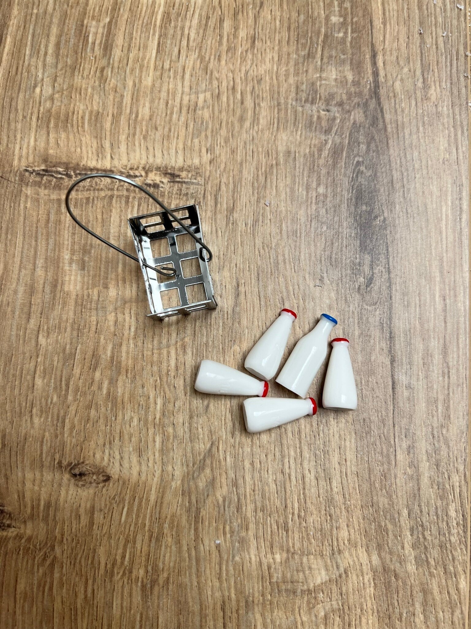 Wichtel Milchflaschen mit Körbchen Set Milch Flasche Getränke Miniatur Körbchen Größe: 2,6 x 1,9 x4 cm