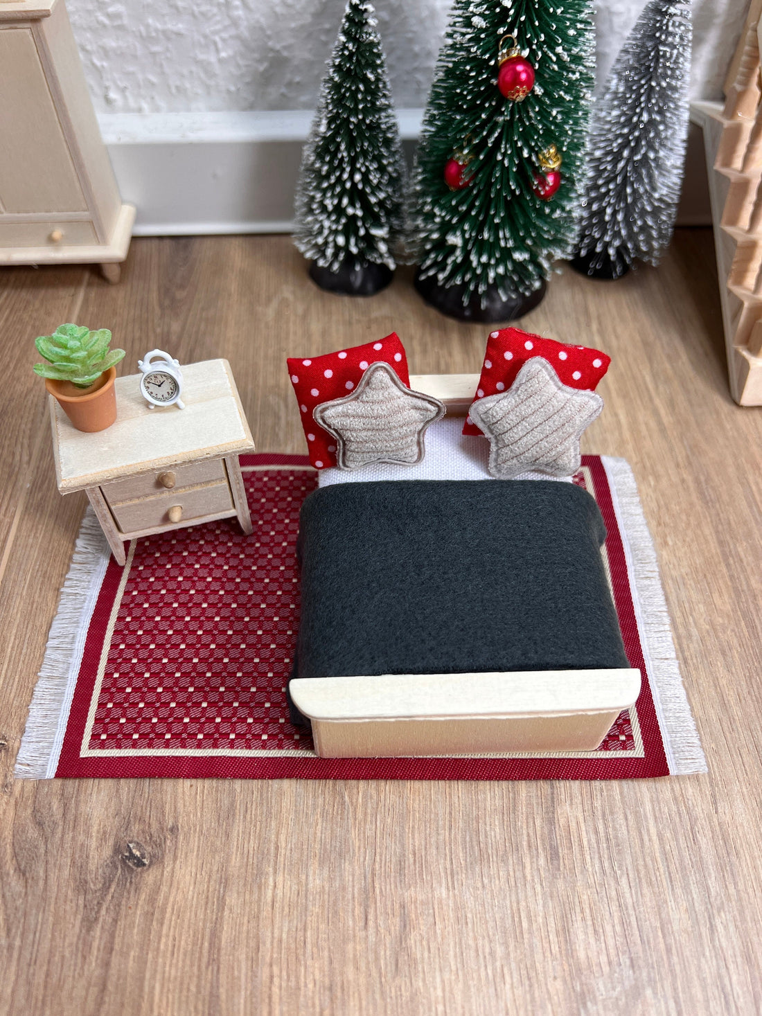 Wichtel Schlafzimmer Bett Nachttisch Wecker Bettwäsche Kissen Miniatur