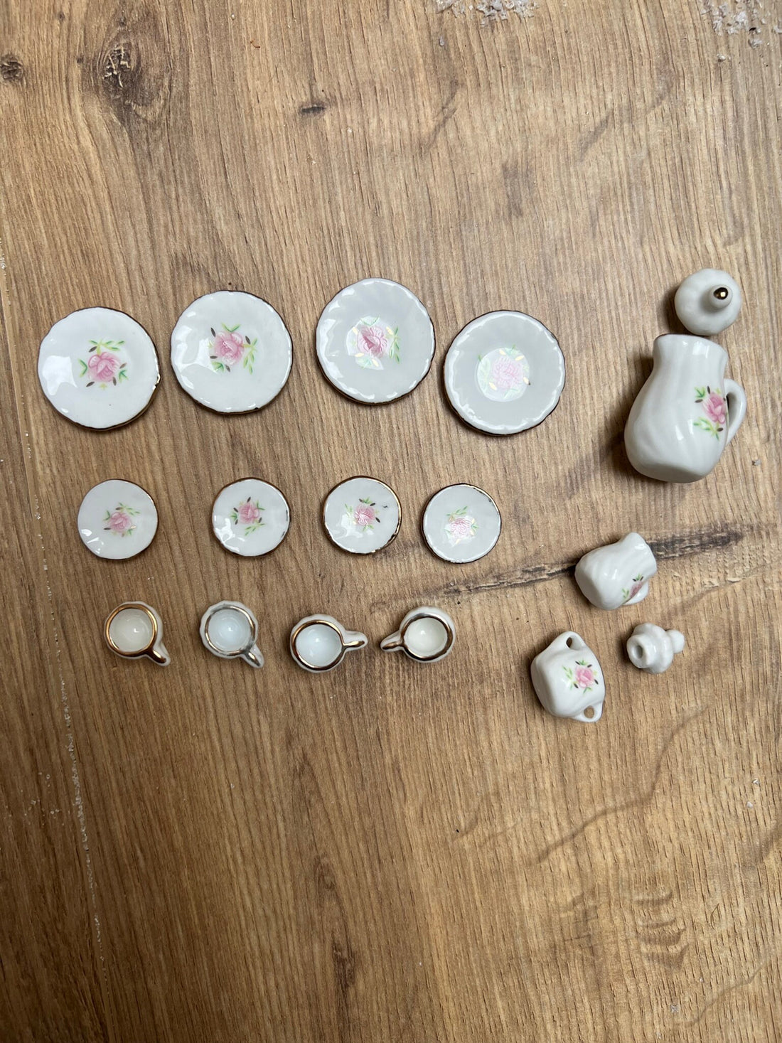 Wichtel Kaffee Service Set 15 Teile Rosa/Gold Miniatur Teller Kaffeekanne Untersetzer Tasse Größe 1 m - 3 cm