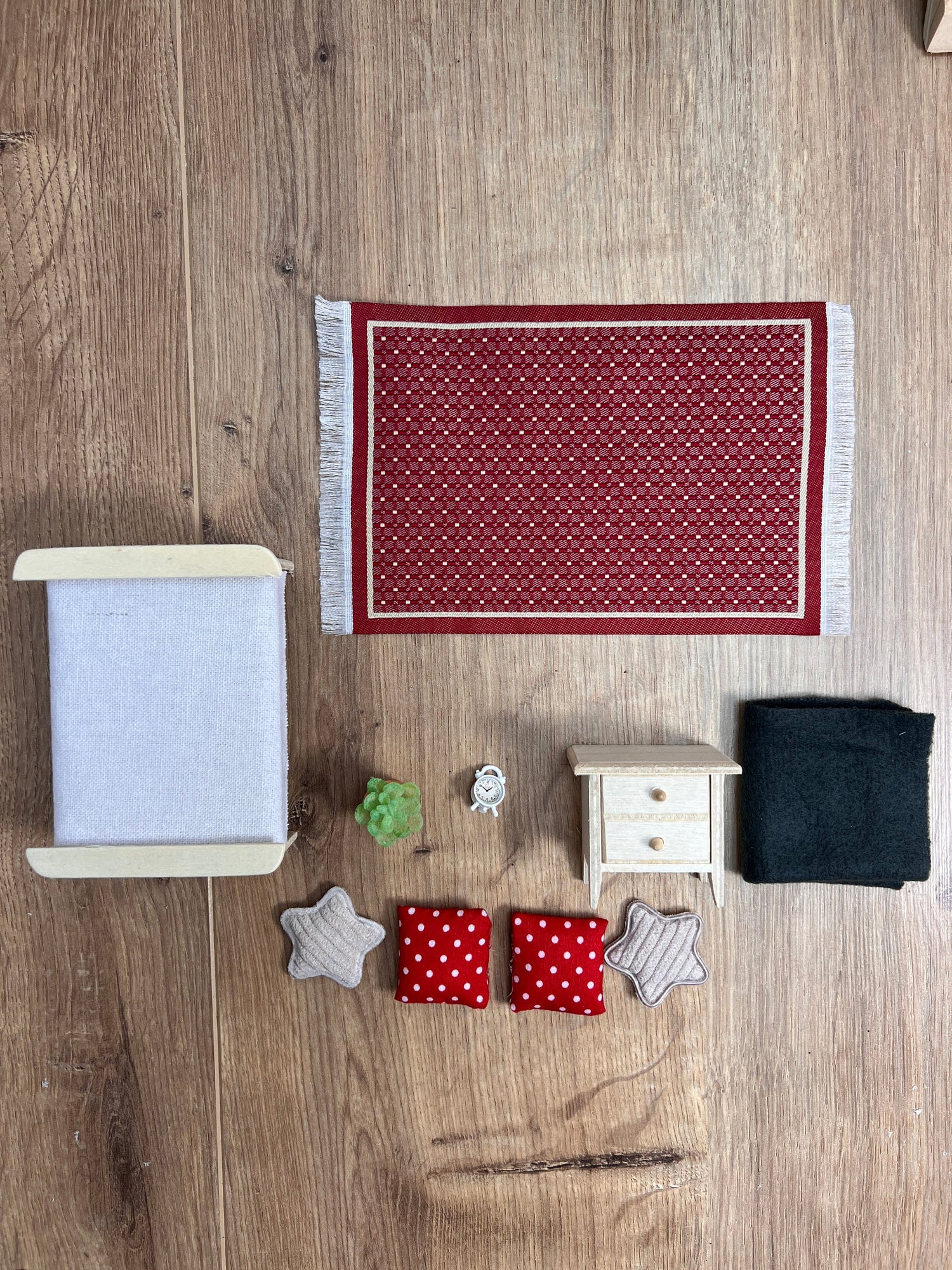 Wichtel Schlafzimmer Bett Nachttisch Wecker Bettwäsche Kissen Miniatur