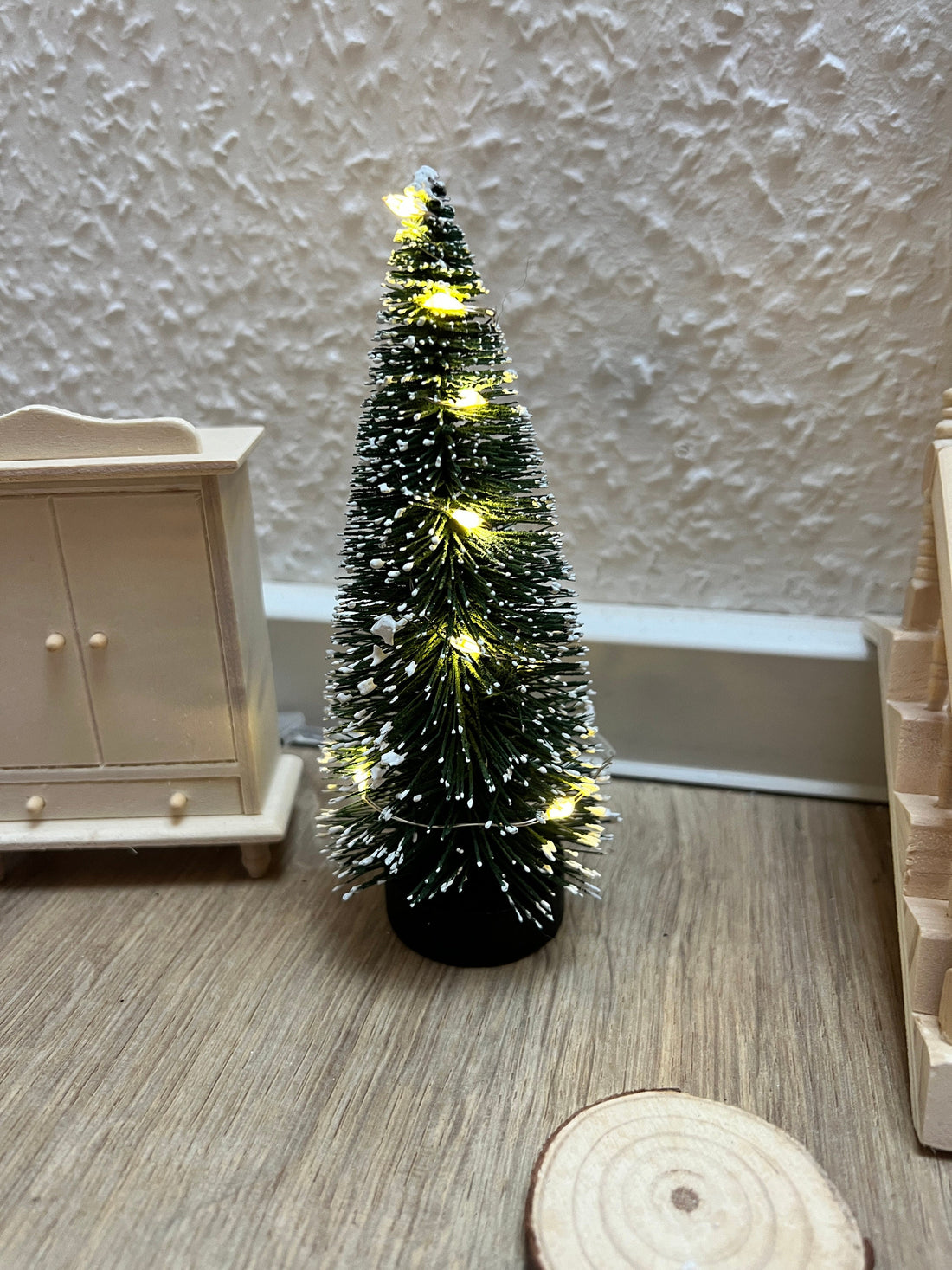 Wichtel Mini Tanne mit 8 Lämpchen in grün-weiß Größe ca. 14 cm leuchtet im Dunkeln Weihnachtsbaum Christbaum