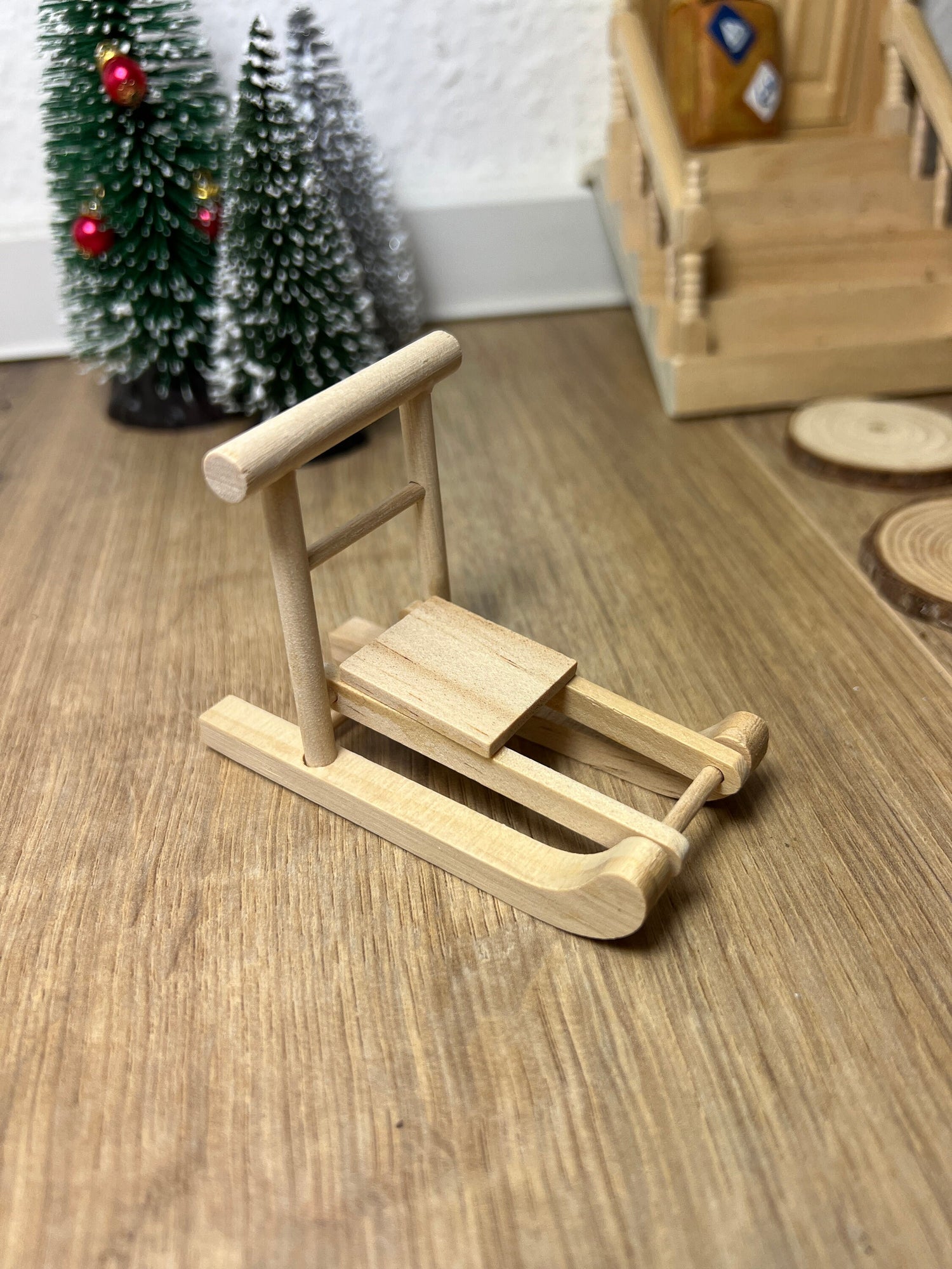 Wichtel Schlitten mit Griff Zubehör Miniatur Größe 8x5x6,6 cm Transportschlitten Schnee fahren Zubehör