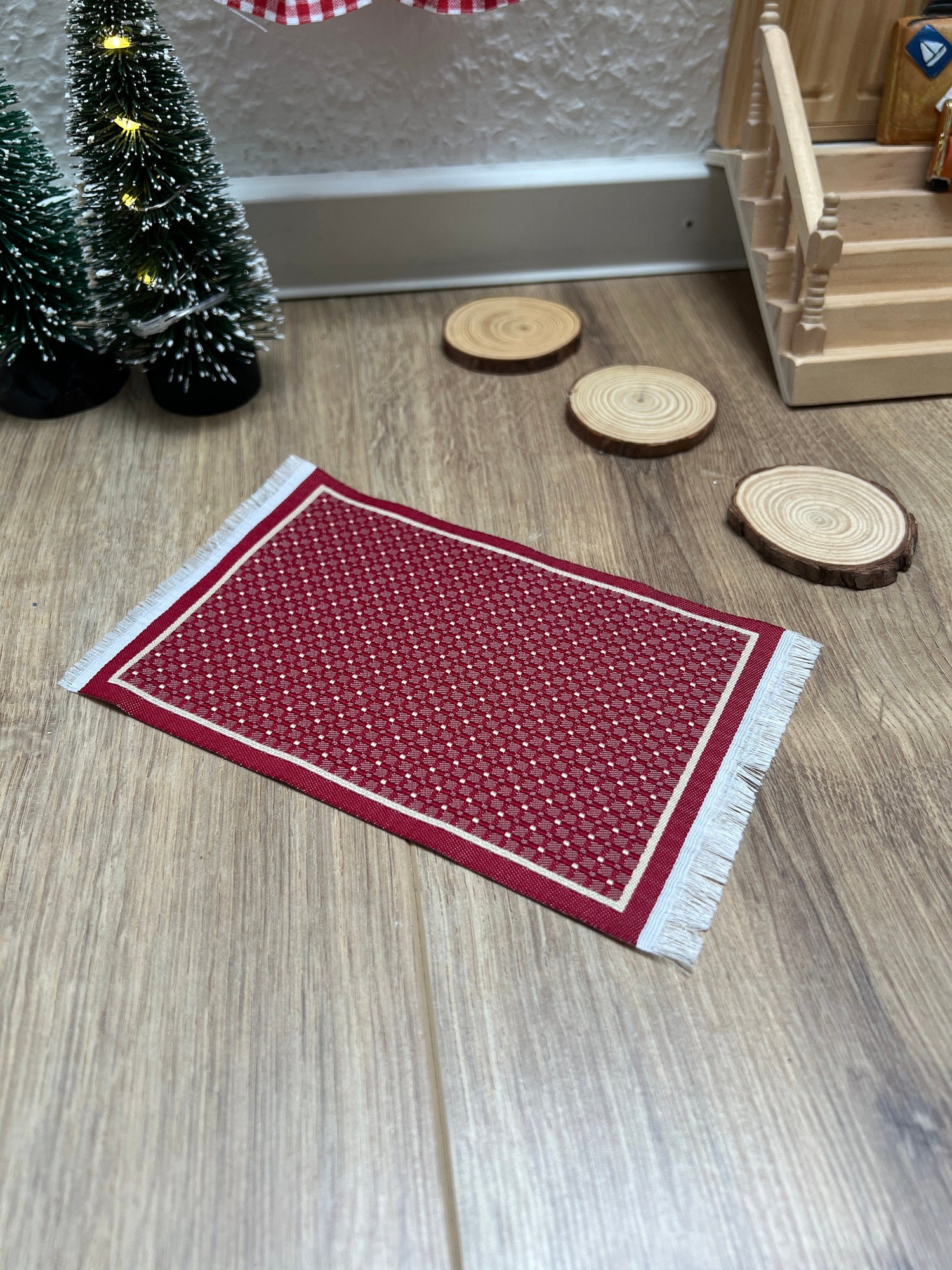 Wichtel Teppich in Rot mit Fransen Wohnzimmer Miniatur Maße: ca. 10 x 15 cm