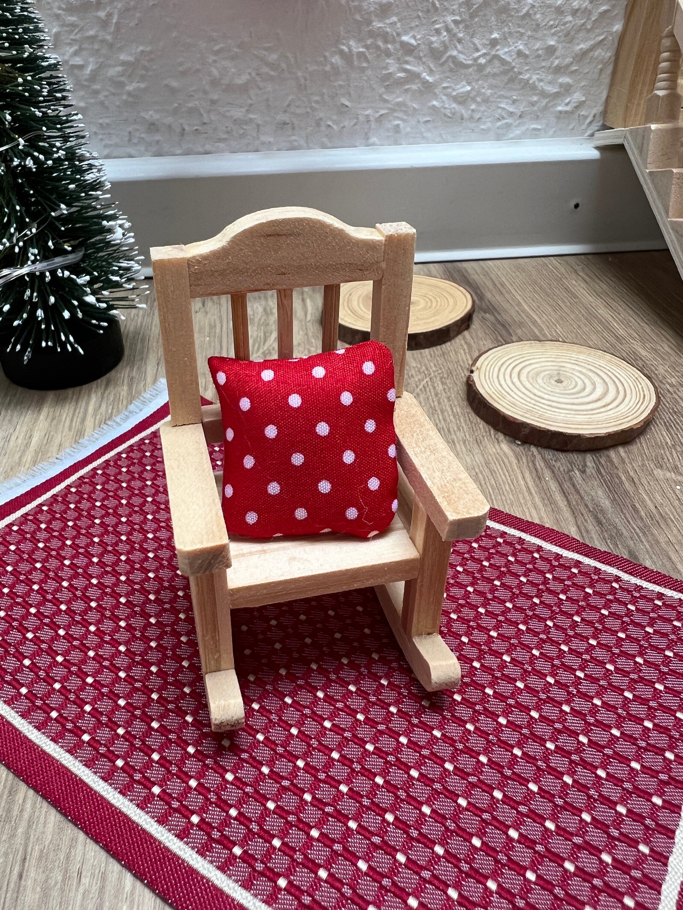 Wichtel Zubehör Kissen in Rot mit Punkten 2,8 x 2,8 cm Kopfkissen Sofakissen