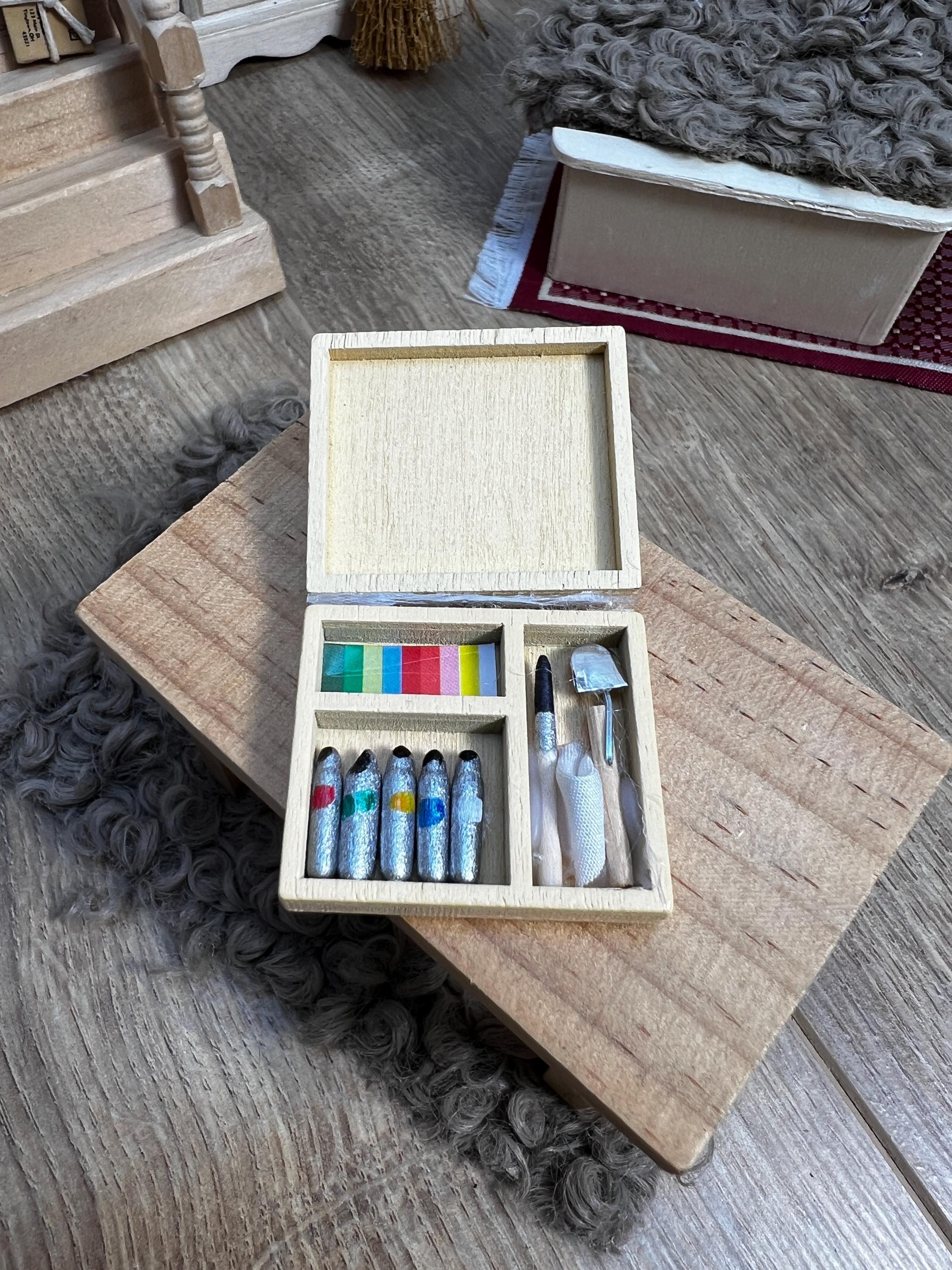 Wichtel Malbox Stifte Pinsel Miniatur Größe ca. ca. 3,5 cm x 3 cm Stiftebox Zeichnen Holzkiste Malstifte Buntstifte