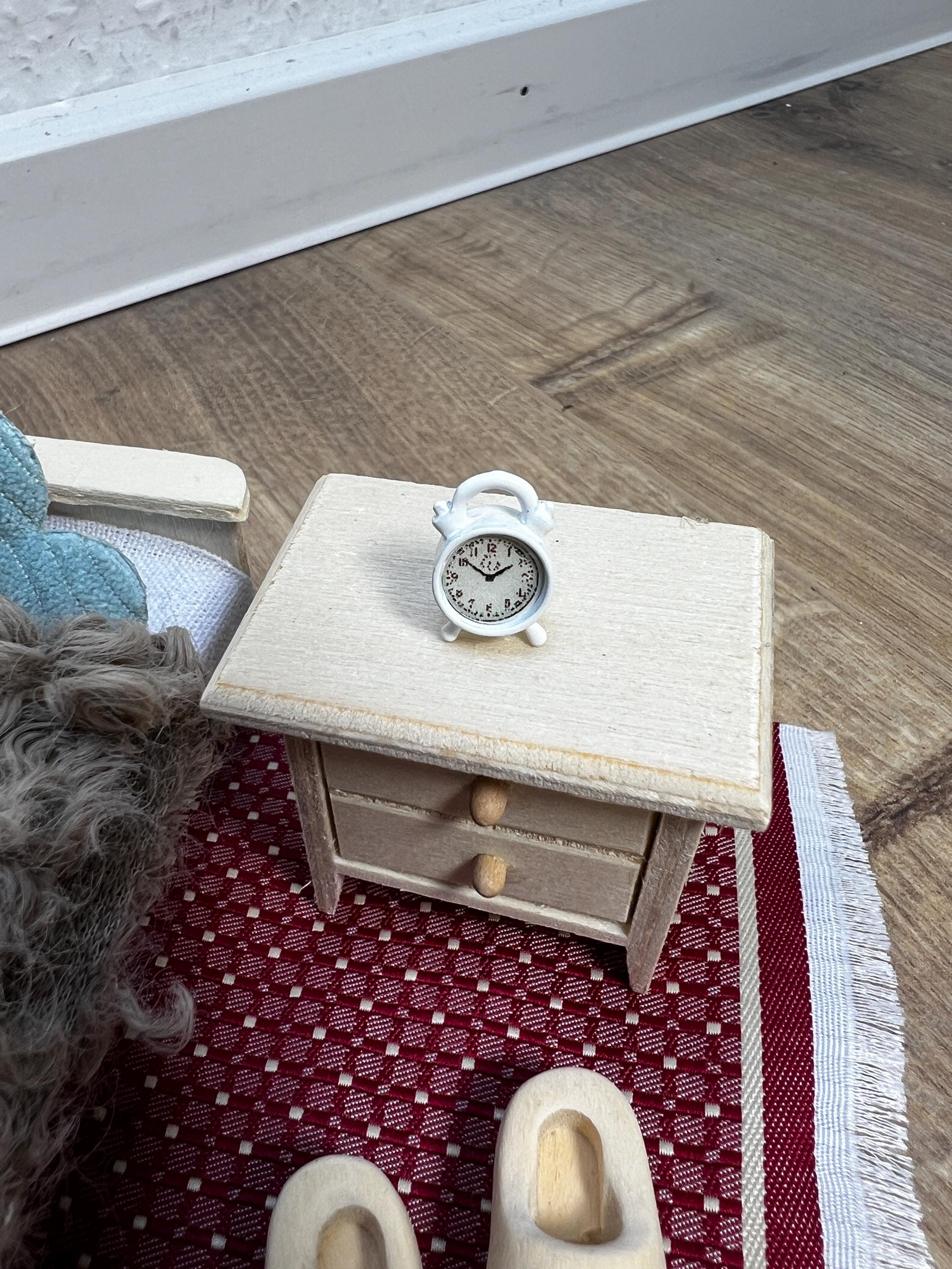 Wichtel Zubehör Wecker Uhr aus Metall ca. 1,5 cm groß Zubehör fürs Schlafzimmer