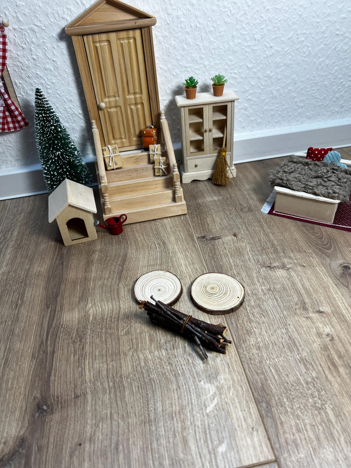 Wichtel Zubehör Reisig und Nadelholzscheibe - Deko - Miniatur