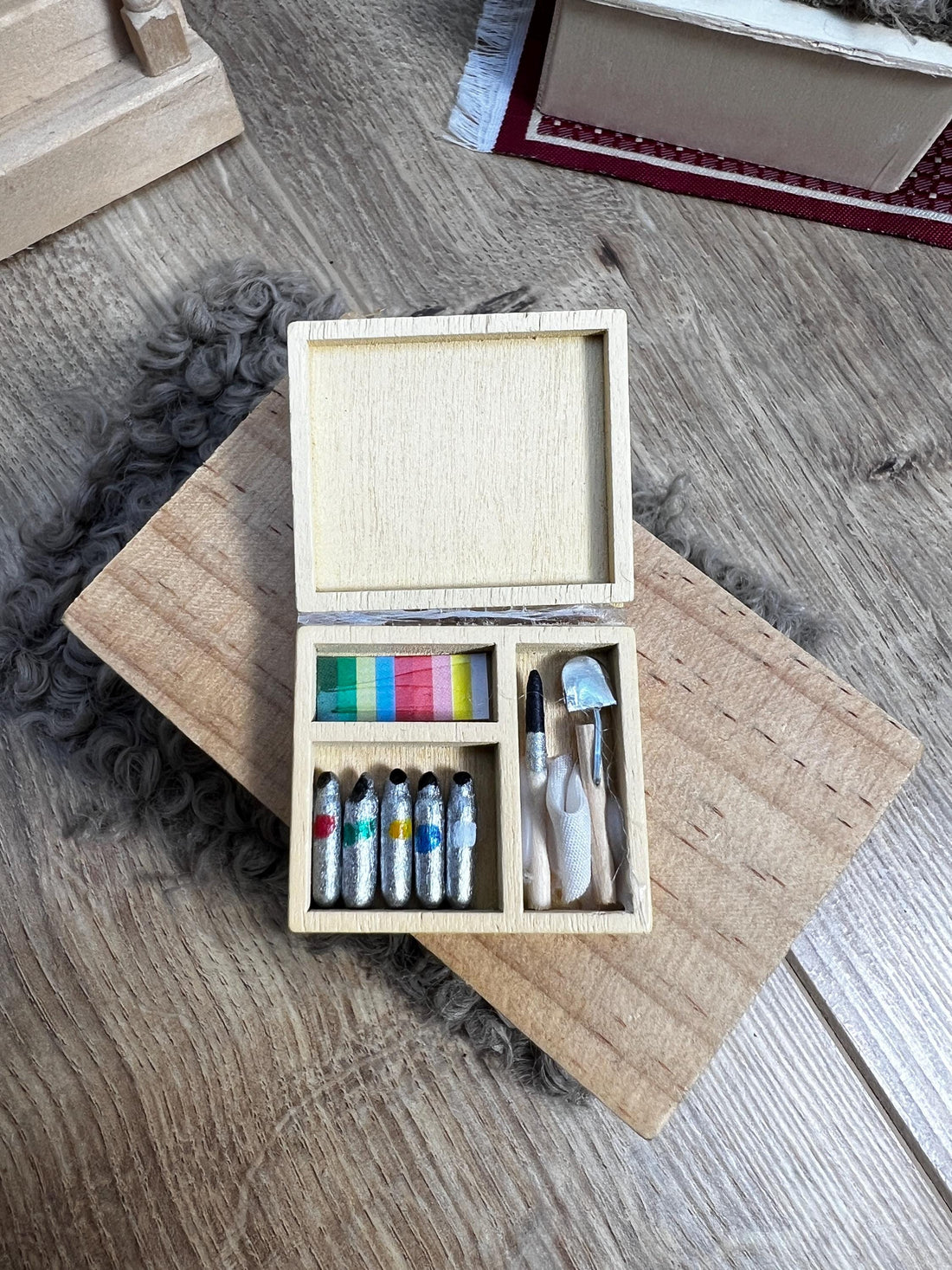 Wichtel Malbox Stifte Pinsel Miniatur Größe ca. ca. 3,5 cm x 3 cm Stiftebox Zeichnen Holzkiste Malstifte Buntstifte