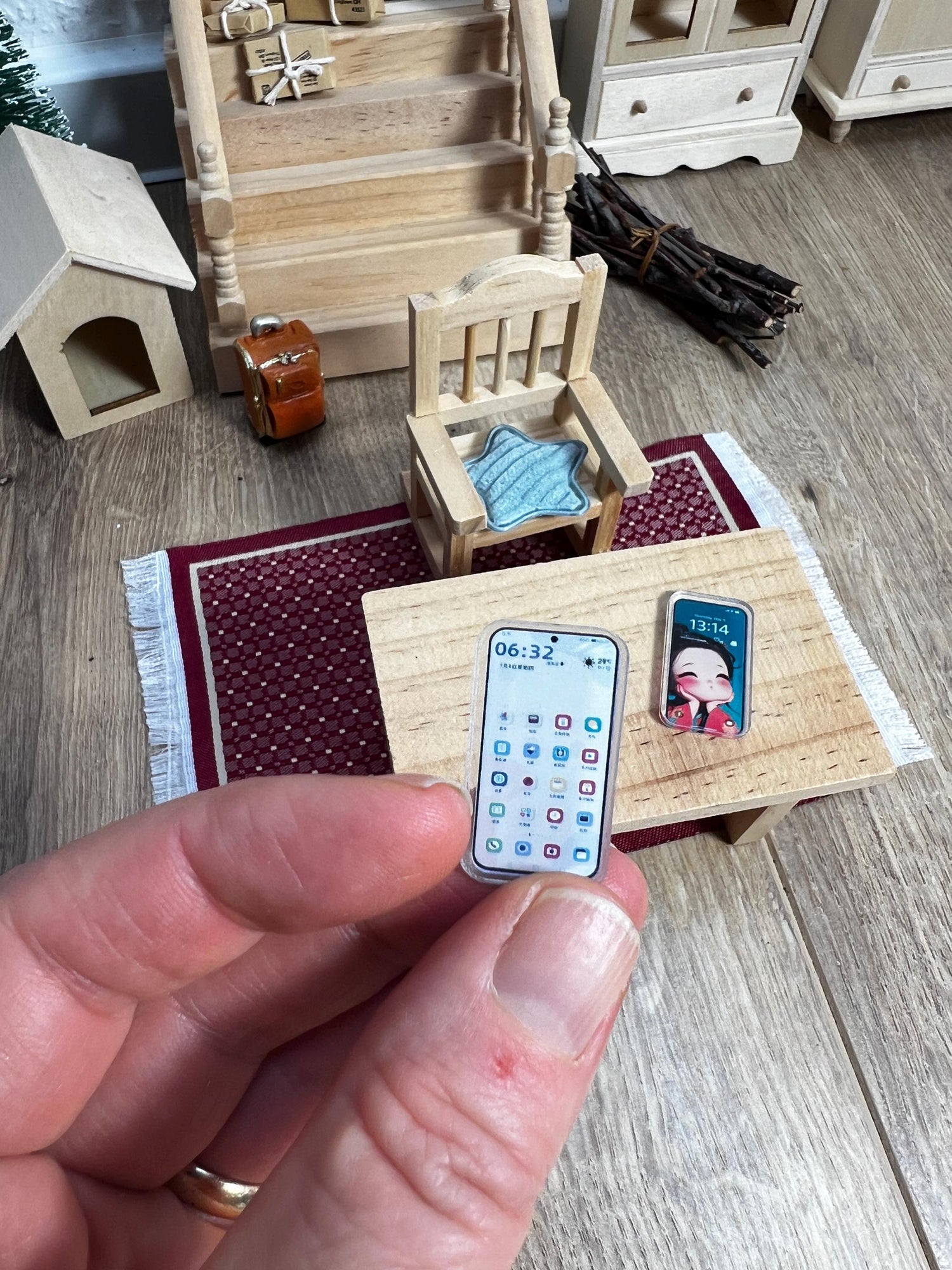 Wichtel Handy Smartphone Telefon Miniatur Größe 1,5 x 2,6 cm