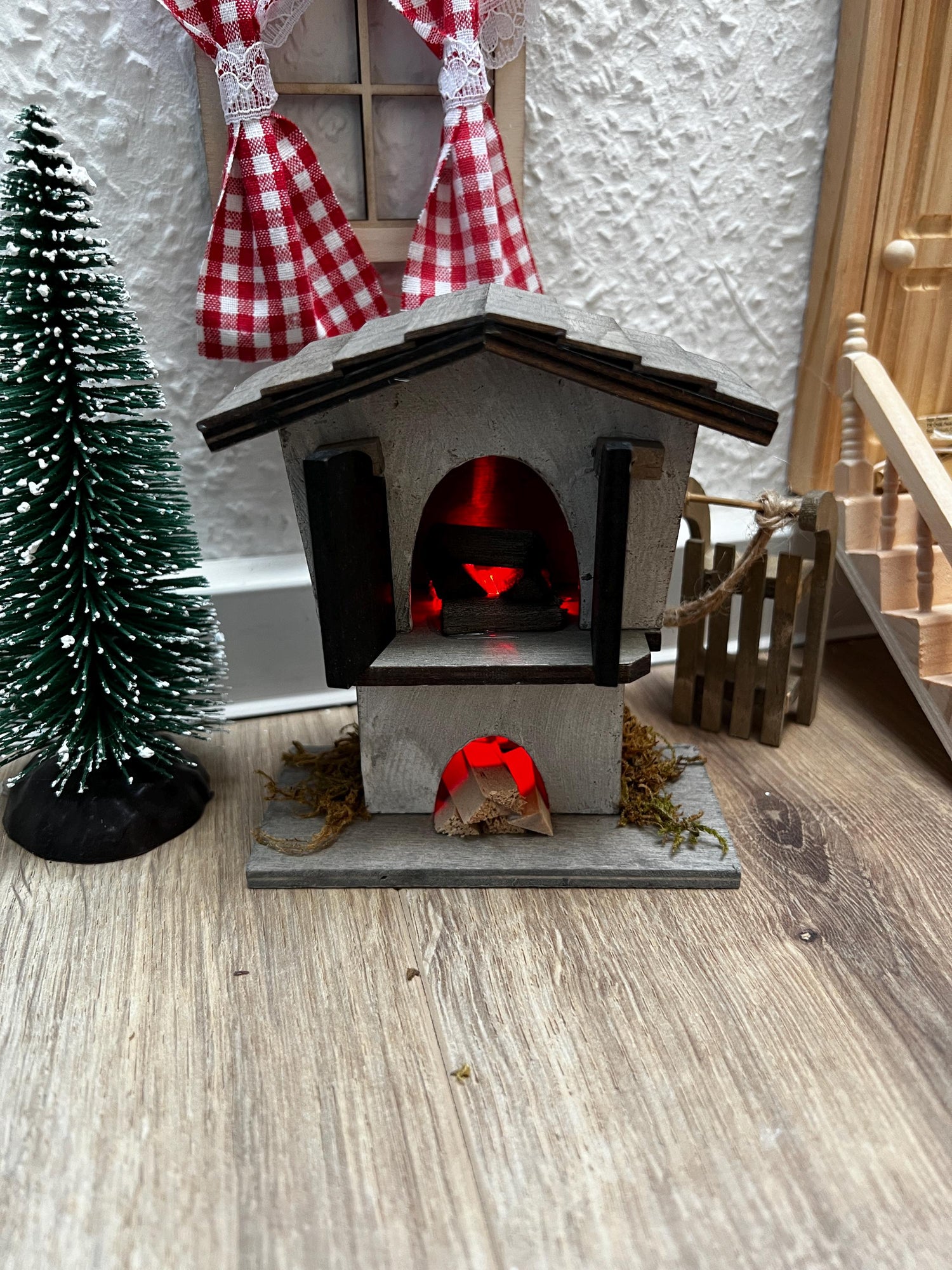 Wichtel Backofen Haus mit Feuerstelle ca. 9-11 cm Miniatur mit Licht (LED)