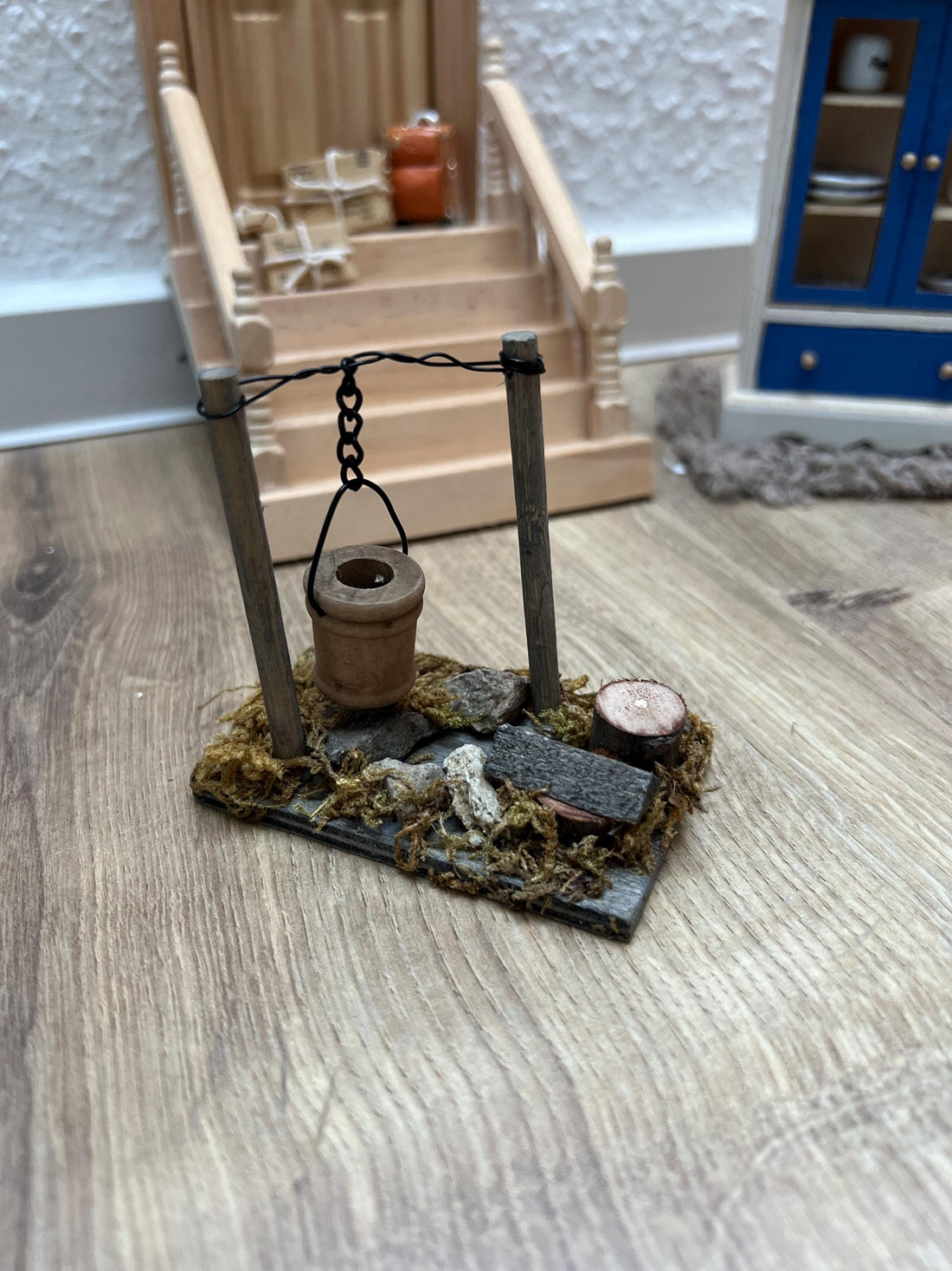 Wichtel Feuerstelle mit Kessel - Lagerfeuer - Miniatur detailgetreu und naturbelassen mit Moos