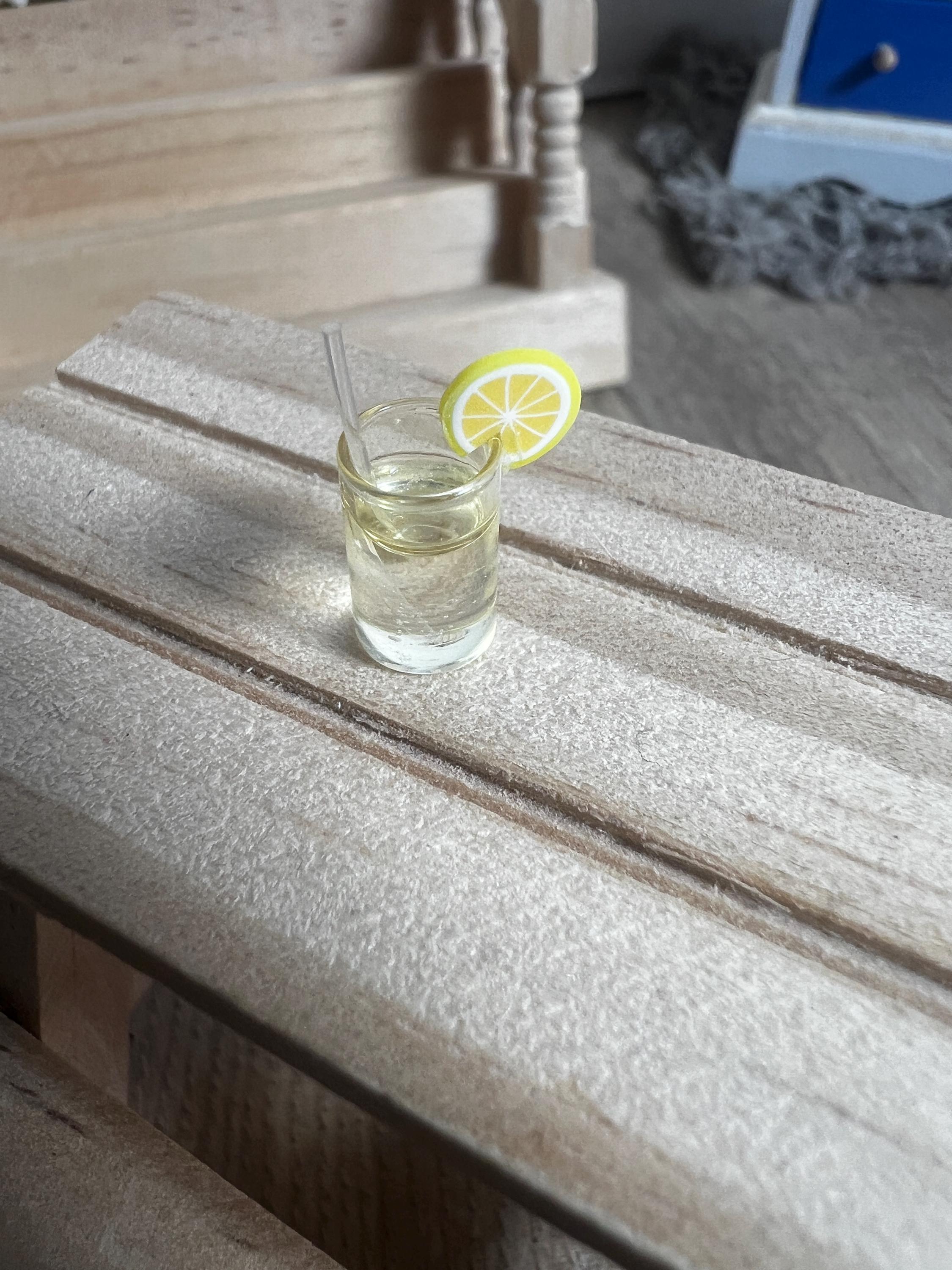 Wichtel Cocktail Glas mit Zitrone Miniatur