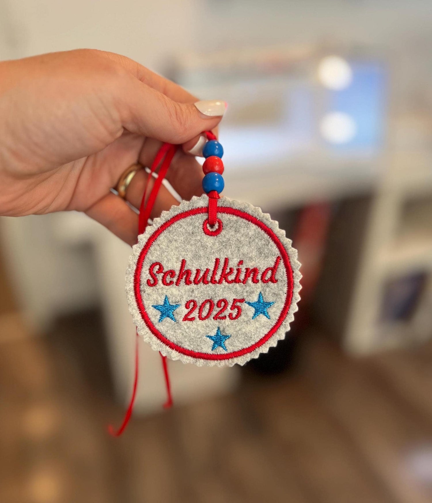 Einschulung 2025 | personalisierter Anhänger für Schultüte | hochwertig bestickt | zum Befestigen an der Schultüte Schulranzen Tornister