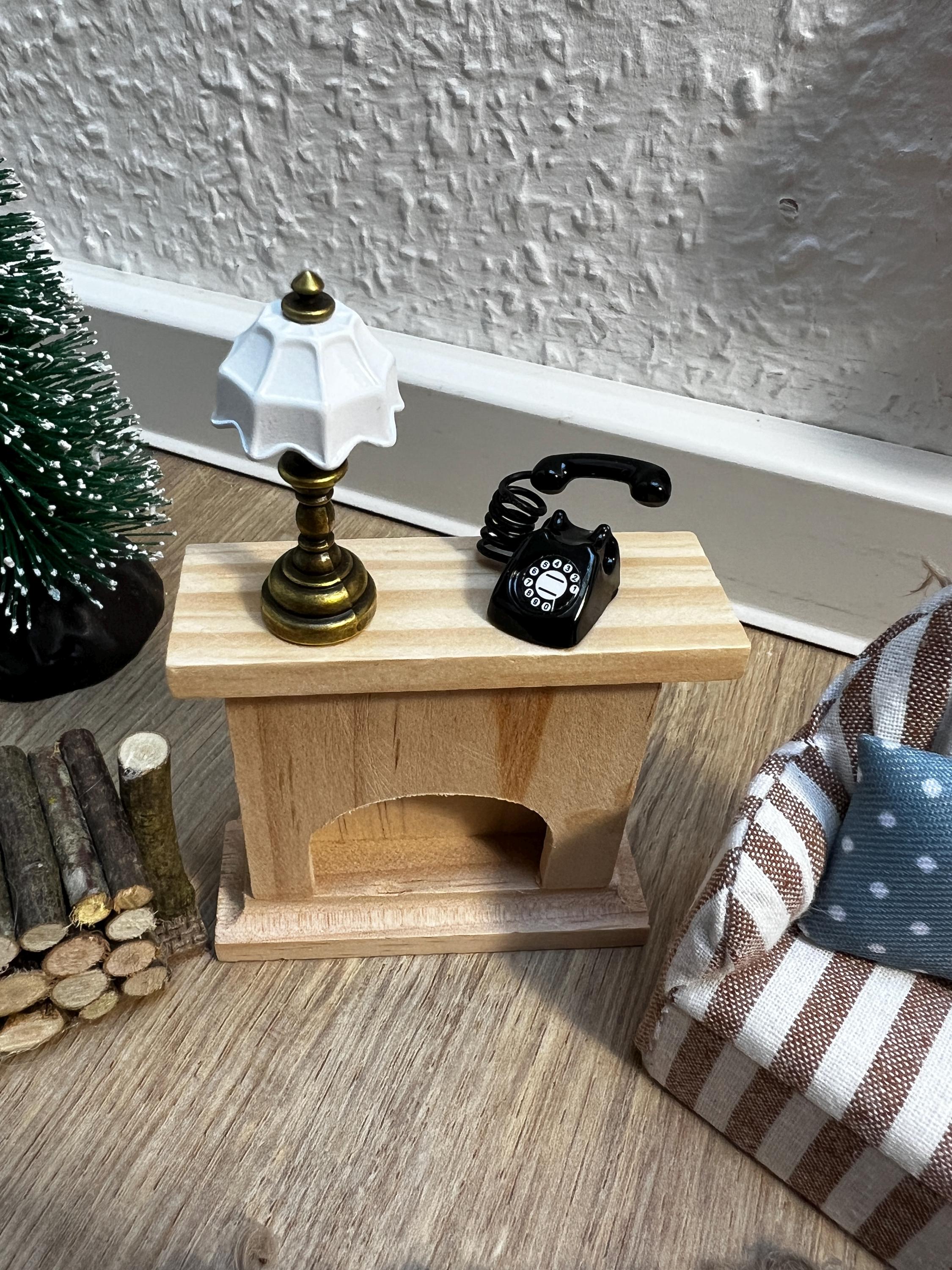 Wichtel Wohnzimmer Stube Miniatur Zubehör Couch Sofa Sessel Teppich Möbelstück Kamin Feuerholz Telefon Zimmerpflanze Stehlampe