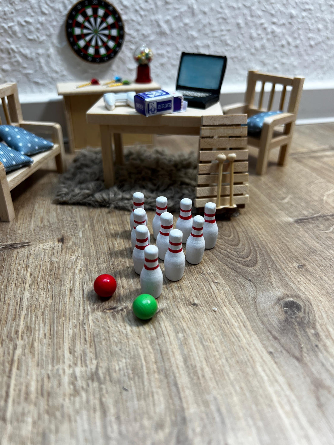 Wichtel Spielezimmer Miniatur Controller Laptop Handy Dart Kartenspiel Mau Mau Kaugummi Kegel