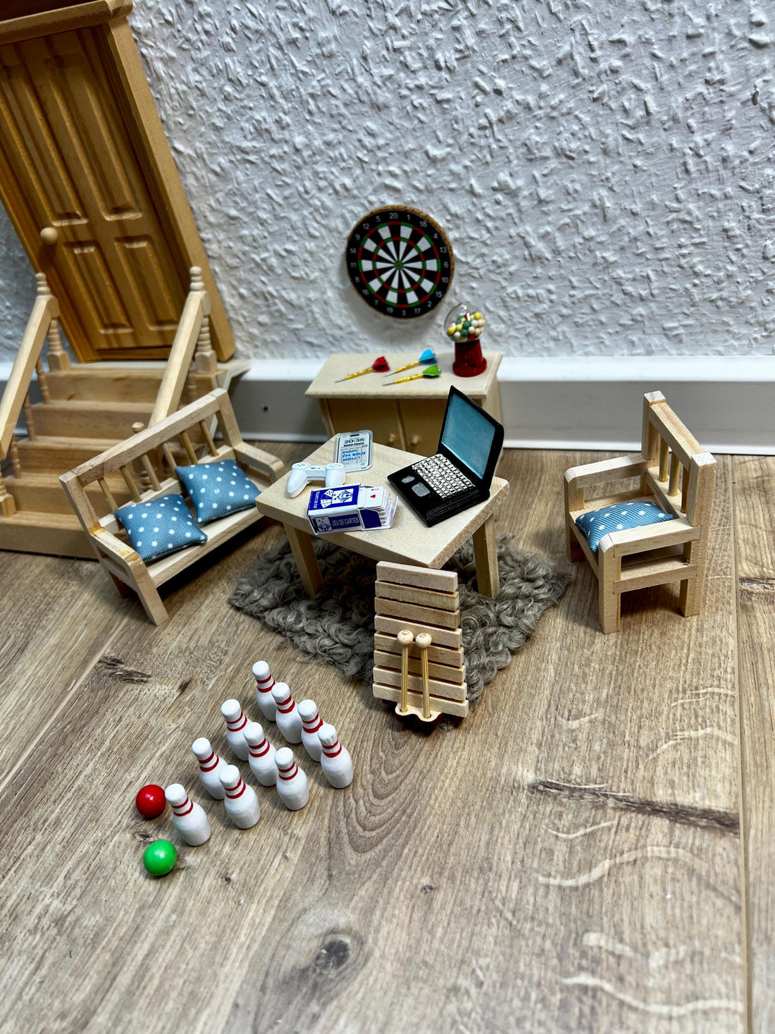 Wichtel Spielezimmer Miniatur Controller Laptop Handy Dart Kartenspiel Mau Mau Kaugummi Kegel