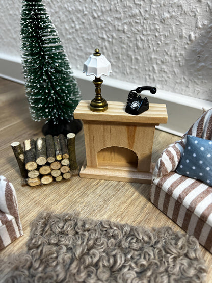 Wichtel Wohnzimmer Stube Miniatur Zubehör Couch Sofa Sessel Teppich Möbelstück Kamin Feuerholz Telefon Zimmerpflanze Stehlampe