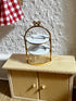 Wichtel Etagere in Gold mit zwei Teller Service in Miniatur Größe 3x5 cm