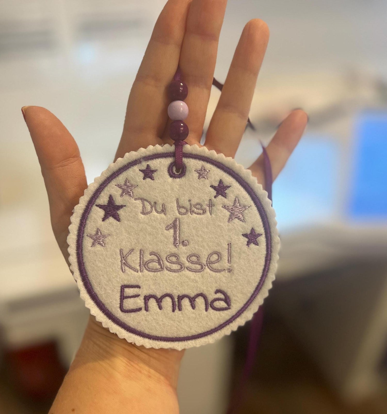 Personalisierter Anhänger für Schultüte | hochwertig bestickt | Geschenk Einschulung 2026
