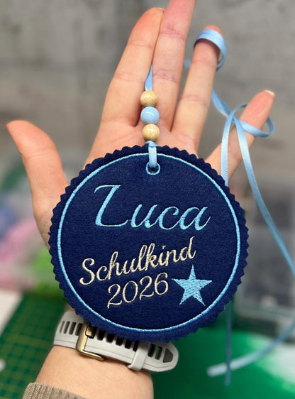 Schultütenanhänger personalisiert mit Name und Wunschmotiv viele Farben möglich