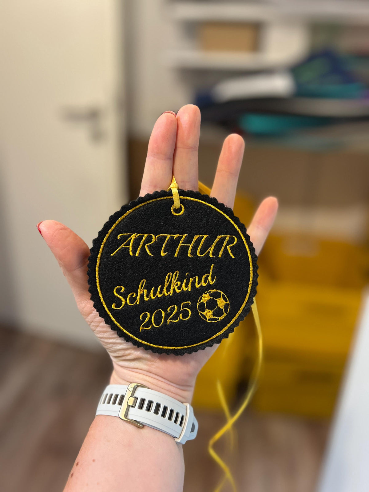 Schultütenanhänger personalisiert mit Name und Wunschmotiv viele Farben möglich