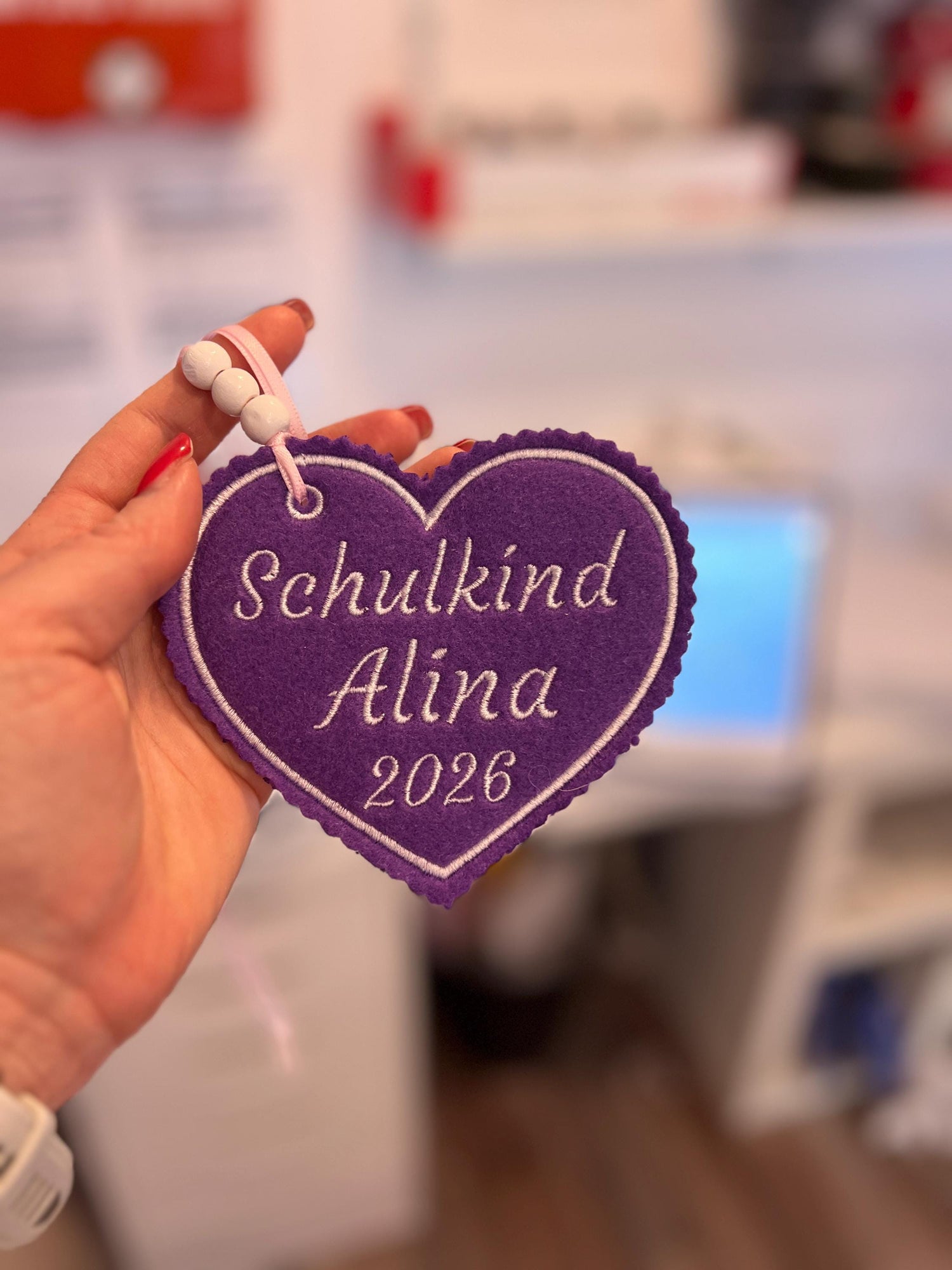 Herzanhänger für Schultüte aus Filz |mit Name hochwertig bestickt | zum Befestigen an der Schultüte für Schulkind 2026